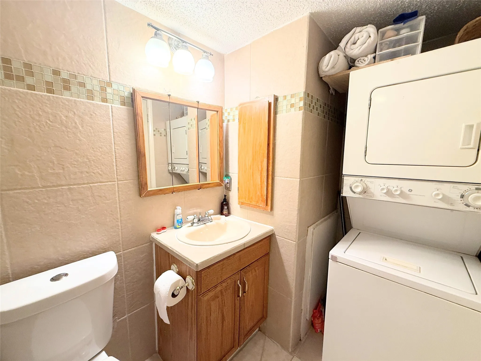 Condominium For Sale in Tarrant County , 2312 Balsam Drive A214, Arlington, Texas 76006, 2 Bedroom, 1 Bathroom, Garage spaces, 774 Sqft, built in 1980, mls#21292351, Real Estate Agent in Arlington, Homes For Sale in Tarrant county, Homes For Sale in Arlington, Realtor in Arlington Texas, Real Estate Brokerage Independent Realty Texas, Luminita Cordes Realtor