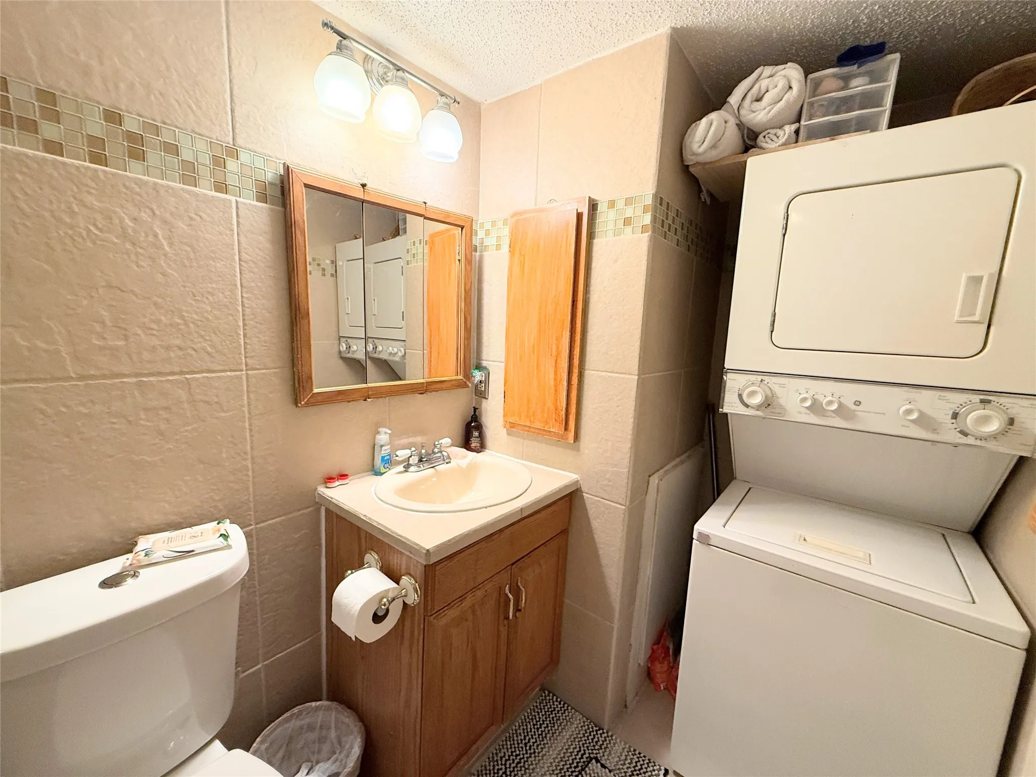 Condominium For Sale in Tarrant County , 2312 Balsam Drive A214, Arlington, Texas 76006, 2 Bedroom, 1 Bathroom, Garage spaces, 774 Sqft, built in 1980, mls#21292351, Real Estate Agent in Arlington, Homes For Sale in Tarrant county, Homes For Sale in Arlington, Realtor in Arlington Texas, Real Estate Brokerage Independent Realty Texas, Luminita Cordes Realtor