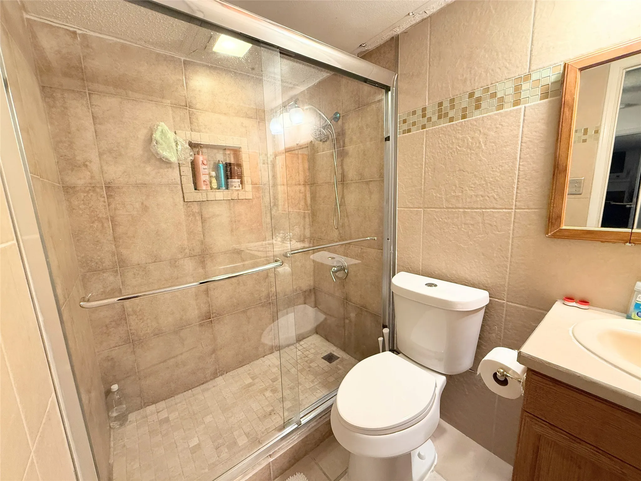 Condominium For Sale in Tarrant County , 2312 Balsam Drive A214, Arlington, Texas 76006, 2 Bedroom, 1 Bathroom, Garage spaces, 774 Sqft, built in 1980, mls#21292351, Real Estate Agent in Arlington, Homes For Sale in Tarrant county, Homes For Sale in Arlington, Realtor in Arlington Texas, Real Estate Brokerage Independent Realty Texas, Luminita Cordes Realtor