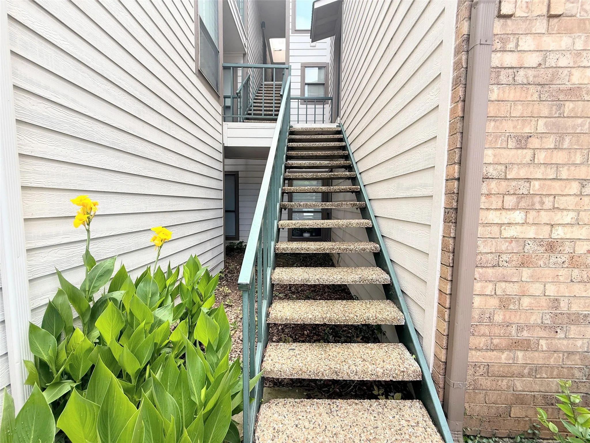 Condominium For Sale in Tarrant County , 2312 Balsam Drive A214, Arlington, Texas 76006, 2 Bedroom, 1 Bathroom, Garage spaces, 774 Sqft, built in 1980, mls#21292351, Real Estate Agent in Arlington, Homes For Sale in Tarrant county, Homes For Sale in Arlington, Realtor in Arlington Texas, Real Estate Brokerage Independent Realty Texas, Luminita Cordes Realtor