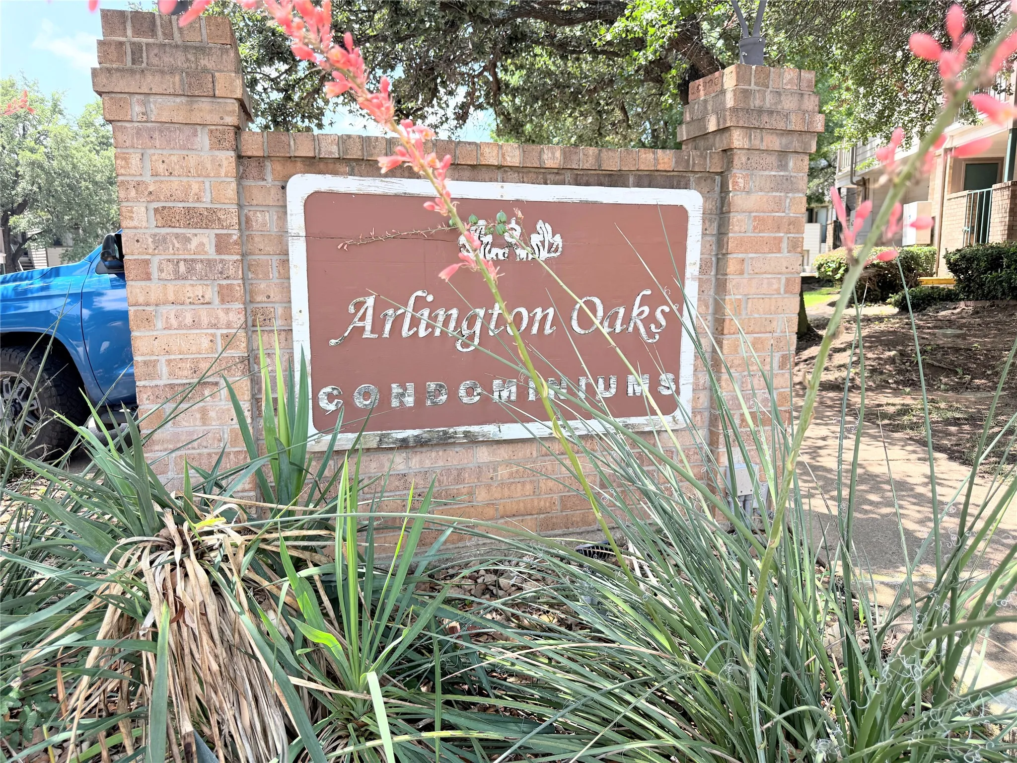 Condominium For Sale in Tarrant County , 2312 Balsam Drive A214, Arlington, Texas 76006, 2 Bedroom, 1 Bathroom, Garage spaces, 774 Sqft, built in 1980, mls#21292351, Real Estate Agent in Arlington, Homes For Sale in Tarrant county, Homes For Sale in Arlington, Realtor in Arlington Texas, Real Estate Brokerage Independent Realty Texas, Luminita Cordes Realtor