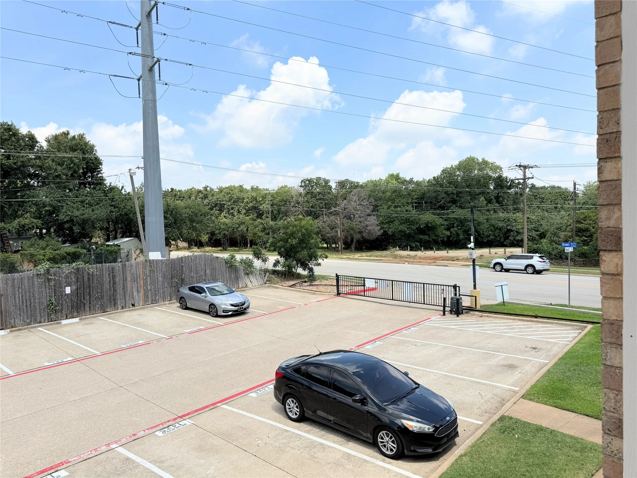 Condominium For Sale in Tarrant County , 2312 Balsam Drive A214, Arlington, Texas 76006, 2 Bedroom, 1 Bathroom, Garage spaces, 774 Sqft, built in 1980, mls#21292351, Real Estate Agent in Arlington, Homes For Sale in Tarrant county, Homes For Sale in Arlington, Realtor in Arlington Texas, Real Estate Brokerage Independent Realty Texas, Luminita Cordes Realtor