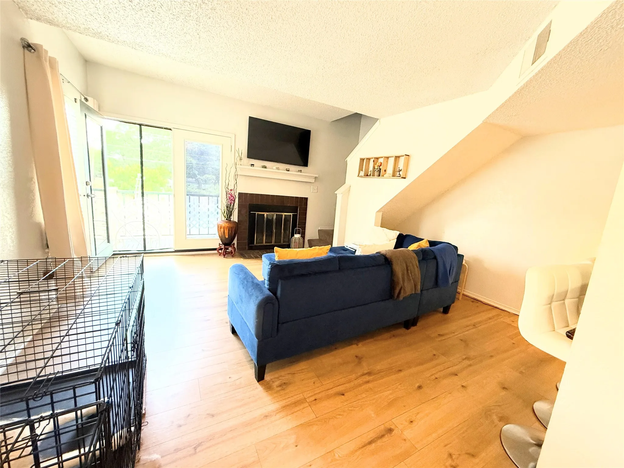 Condominium For Sale in Tarrant County , 2312 Balsam Drive A214, Arlington, Texas 76006, 2 Bedroom, 1 Bathroom, Garage spaces, 774 Sqft, built in 1980, mls#21292351, Real Estate Agent in Arlington, Homes For Sale in Tarrant county, Homes For Sale in Arlington, Realtor in Arlington Texas, Real Estate Brokerage Independent Realty Texas, Luminita Cordes Realtor