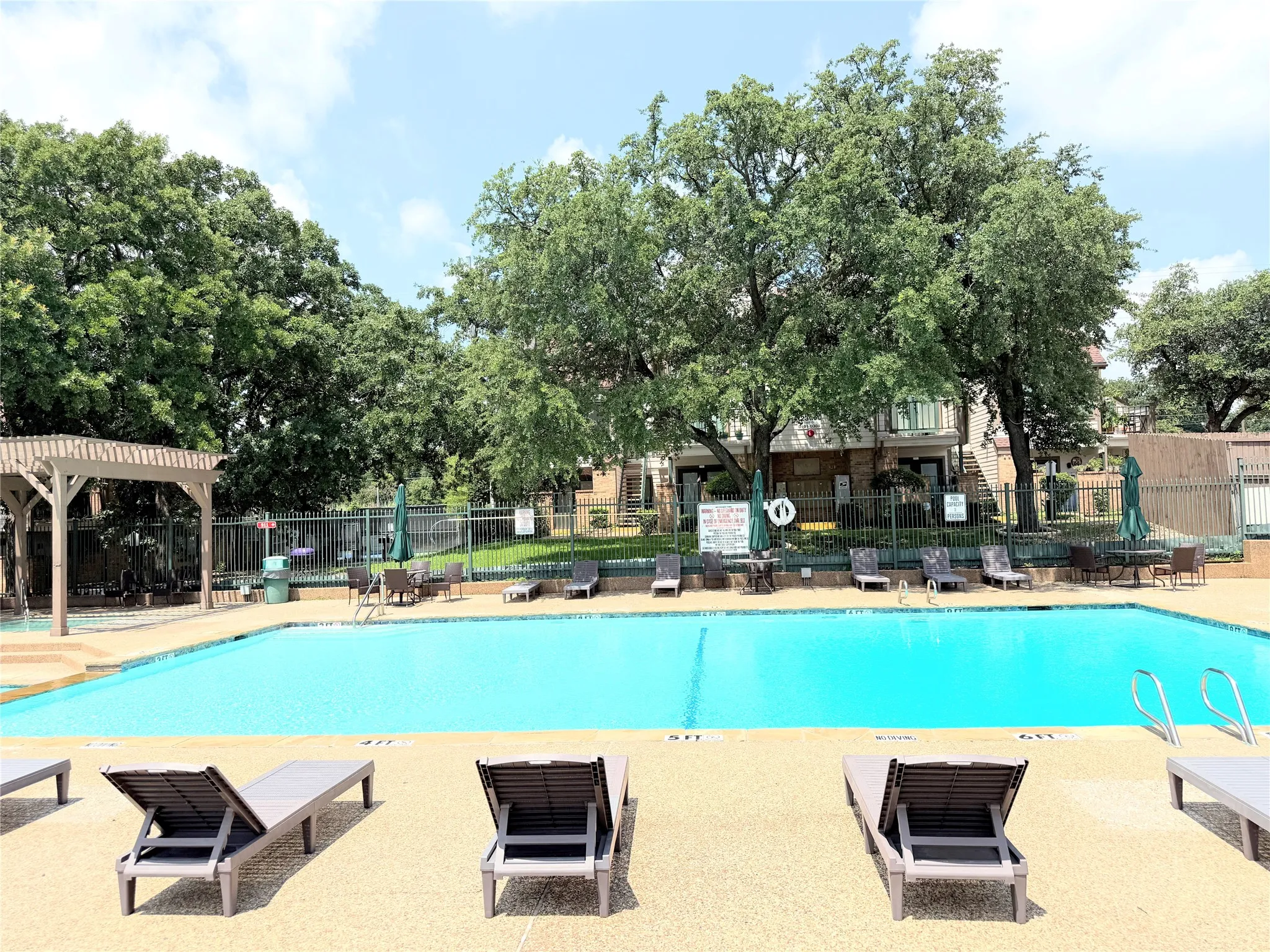 Condominium For Sale in Tarrant County , 2312 Balsam Drive A214, Arlington, Texas 76006, 2 Bedroom, 1 Bathroom, Garage spaces, 774 Sqft, built in 1980, mls#21292351, Real Estate Agent in Arlington, Homes For Sale in Tarrant county, Homes For Sale in Arlington, Realtor in Arlington Texas, Real Estate Brokerage Independent Realty Texas, Luminita Cordes Realtor