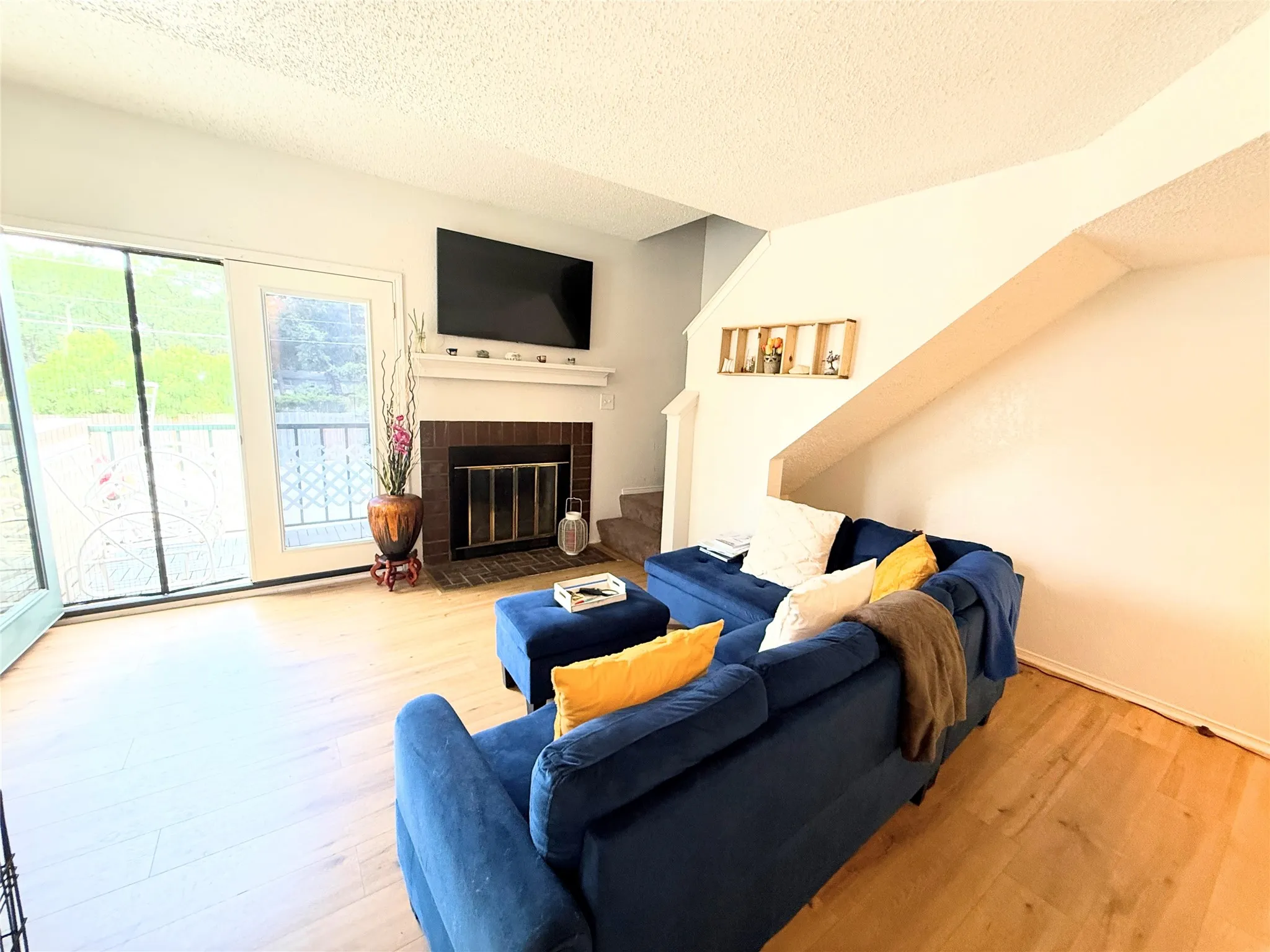 Condominium For Sale in Tarrant County , 2312 Balsam Drive A214, Arlington, Texas 76006, 2 Bedroom, 1 Bathroom, Garage spaces, 774 Sqft, built in 1980, mls#21292351, Real Estate Agent in Arlington, Homes For Sale in Tarrant county, Homes For Sale in Arlington, Realtor in Arlington Texas, Real Estate Brokerage Independent Realty Texas, Luminita Cordes Realtor