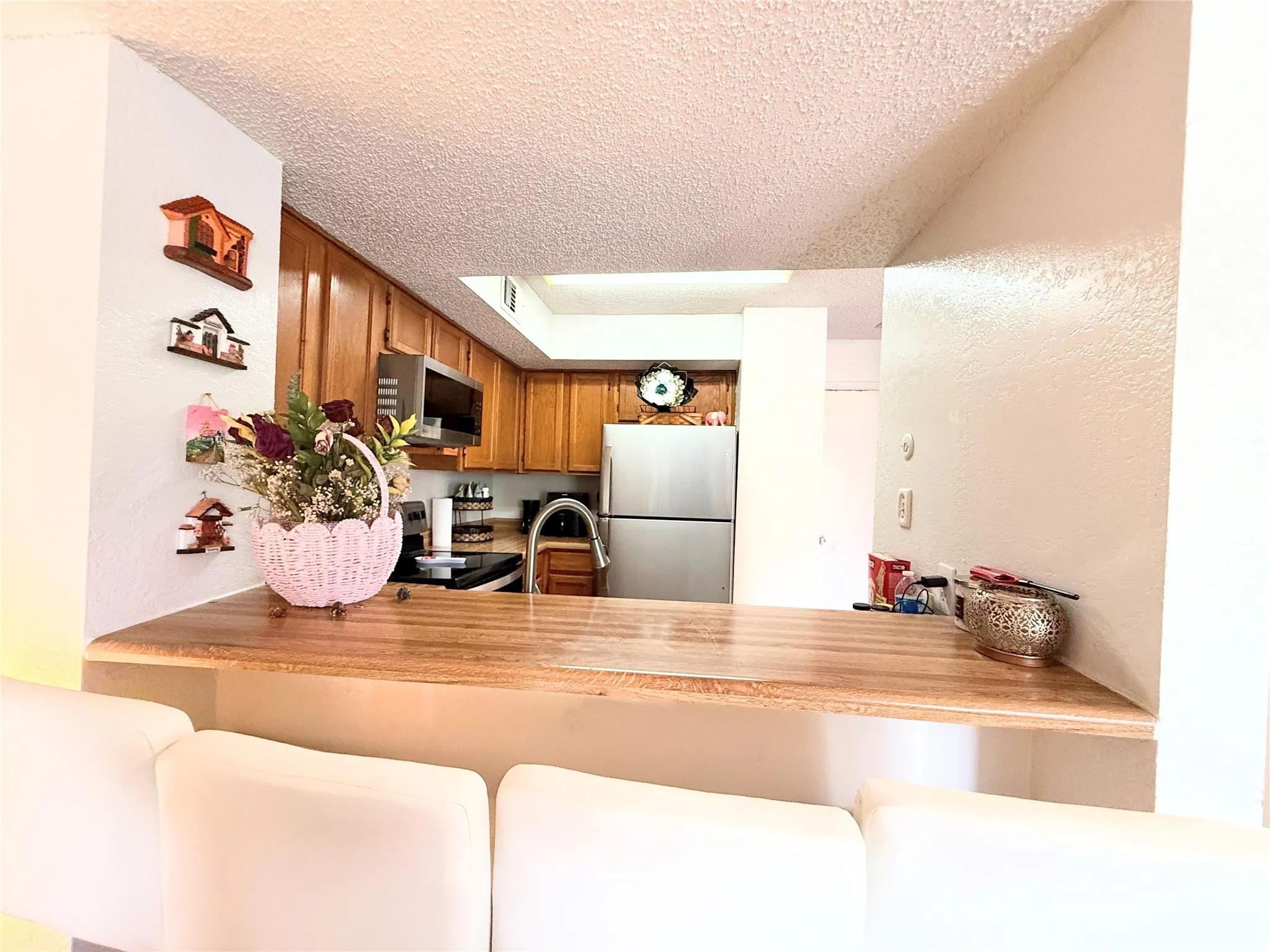 Condominium For Sale in Tarrant County , 2312 Balsam Drive A214, Arlington, Texas 76006, 2 Bedroom, 1 Bathroom, Garage spaces, 774 Sqft, built in 1980, mls#21292351, Real Estate Agent in Arlington, Homes For Sale in Tarrant county, Homes For Sale in Arlington, Realtor in Arlington Texas, Real Estate Brokerage Independent Realty Texas, Luminita Cordes Realtor