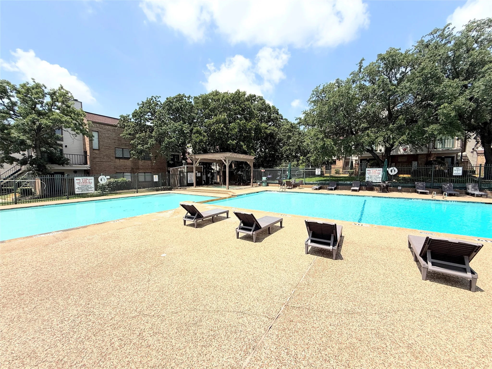 Condominium For Sale in Tarrant County , 2312 Balsam Drive A214, Arlington, Texas 76006, 2 Bedroom, 1 Bathroom, Garage spaces, 774 Sqft, built in 1980, mls#21292351, Real Estate Agent in Arlington, Homes For Sale in Tarrant county, Homes For Sale in Arlington, Realtor in Arlington Texas, Real Estate Brokerage Independent Realty Texas, Luminita Cordes Realtor