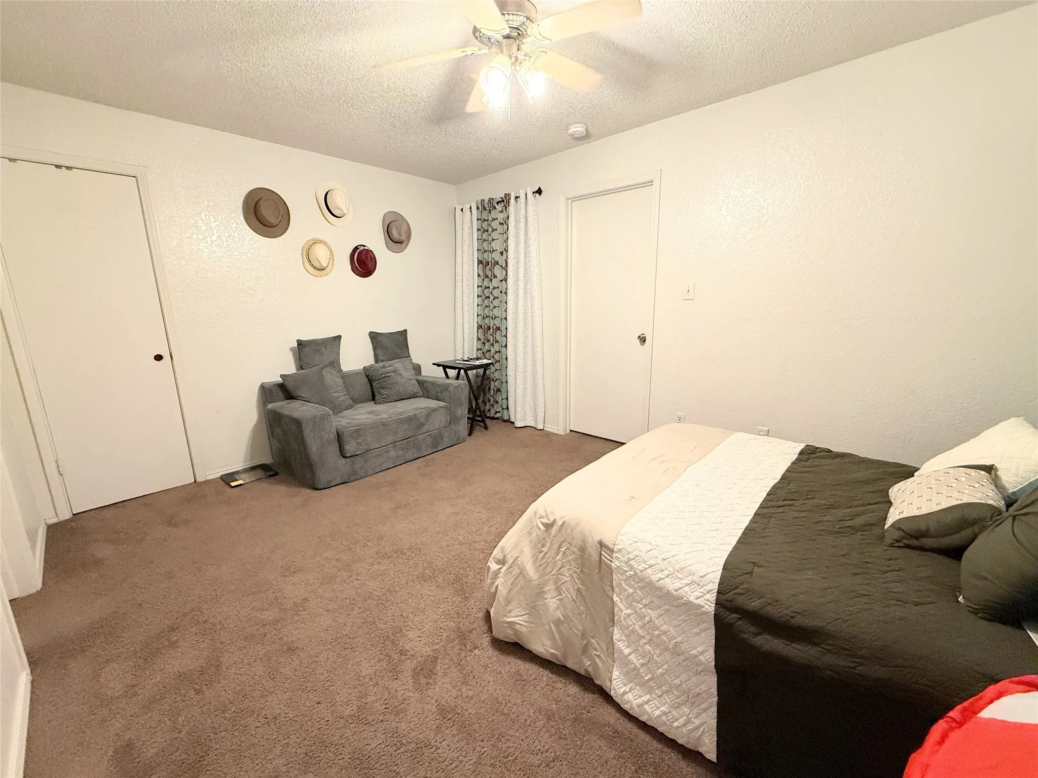 Condominium For Sale in Tarrant County , 2312 Balsam Drive A214, Arlington, Texas 76006, 2 Bedroom, 1 Bathroom, Garage spaces, 774 Sqft, built in 1980, mls#21292351, Real Estate Agent in Arlington, Homes For Sale in Tarrant county, Homes For Sale in Arlington, Realtor in Arlington Texas, Real Estate Brokerage Independent Realty Texas, Luminita Cordes Realtor
