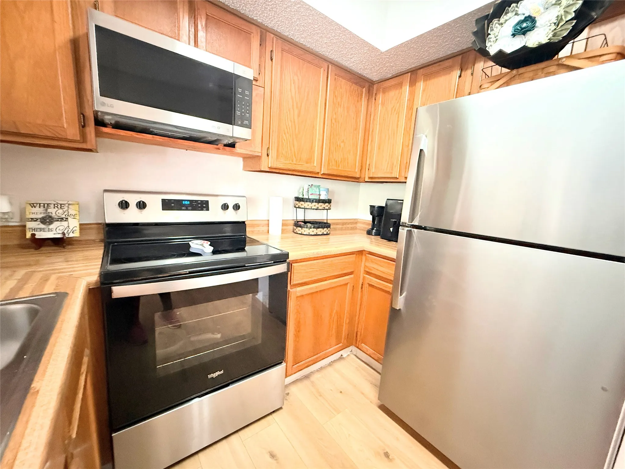 Condominium For Sale in Tarrant County , 2312 Balsam Drive A214, Arlington, Texas 76006, 2 Bedroom, 1 Bathroom, Garage spaces, 774 Sqft, built in 1980, mls#21292351, Real Estate Agent in Arlington, Homes For Sale in Tarrant county, Homes For Sale in Arlington, Realtor in Arlington Texas, Real Estate Brokerage Independent Realty Texas, Luminita Cordes Realtor