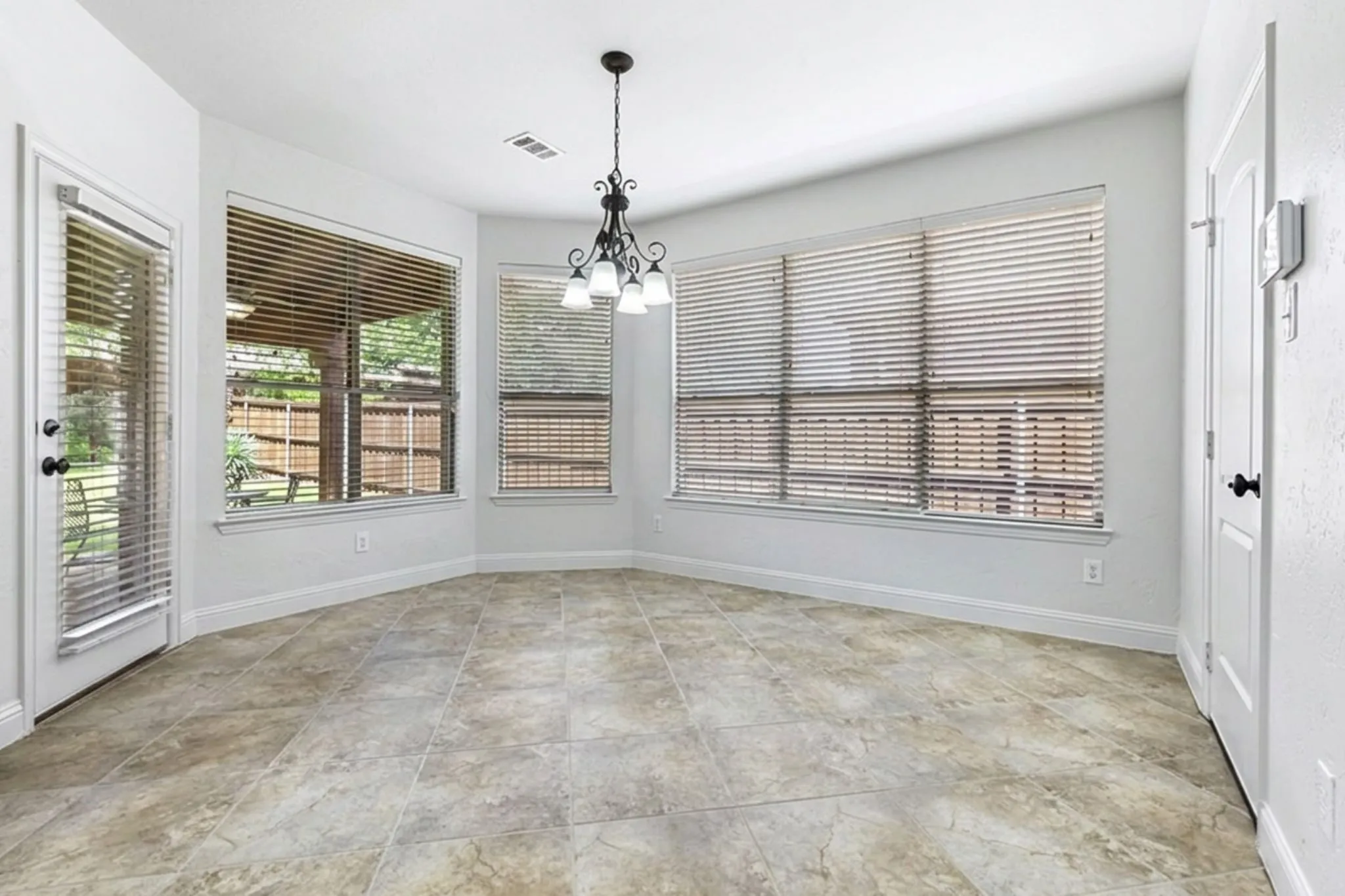 Single Family Residence For Sale in Collin County , 601 Livingston Drive, Prosper, Texas 75078, 4 Bedroom, 5 Bathroom, 3 Garage spaces, 3,883 Sqft, built in 2007, mls#21251108, Real Estate Agent in Prosper, Homes For Sale in Collin county, Homes For Sale in Prosper, Realtor in Prosper Texas, Real Estate Brokerage Independent Realty Texas, Luminita Cordes Realtor