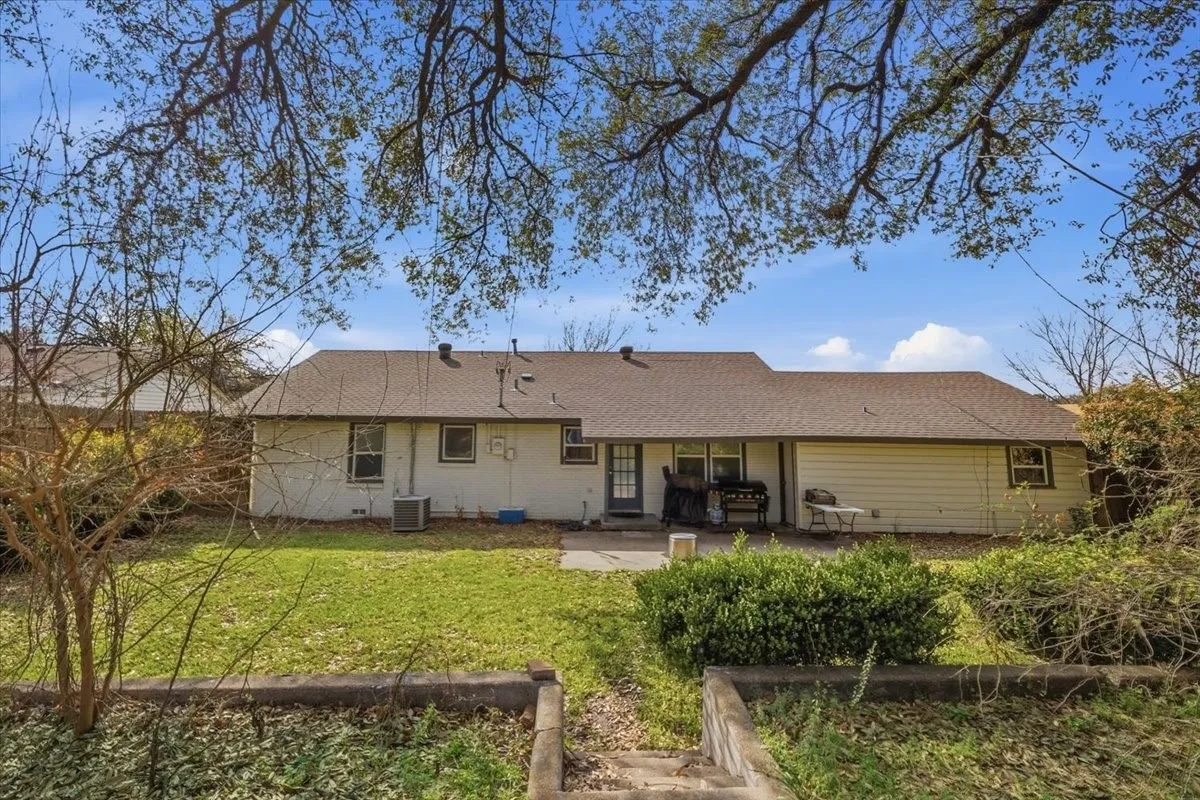 Single Family Residence For Sale in Tarrant County , 4755 Westcreek Drive, Fort Worth, Texas 76133, 3 Bedroom, 2 Bathroom, 2 Garage spaces, 1,364 Sqft, built in 1953, mls#21292912, Real Estate Agent in Fort Worth, Homes For Sale in Tarrant county, Homes For Sale in Fort Worth, Realtor in Fort Worth Texas, Real Estate Brokerage Independent Realty Texas, Luminita Cordes Realtor