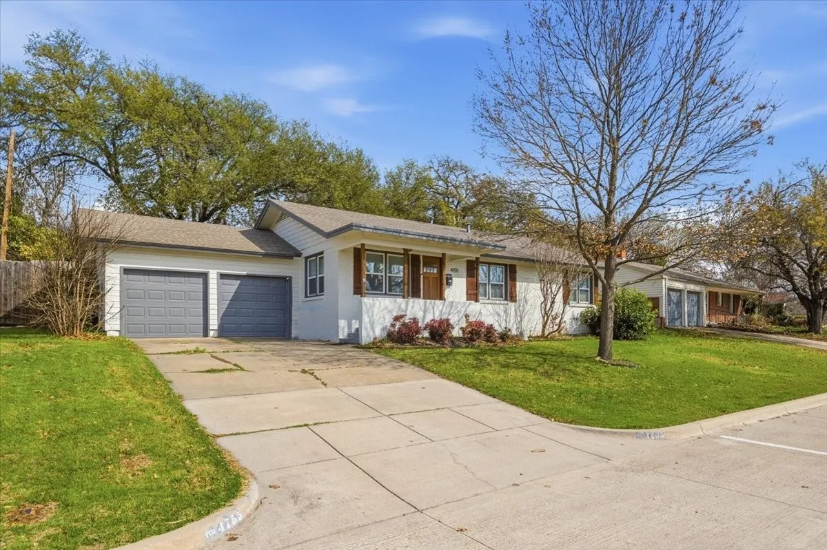 Single Family Residence For Sale in Tarrant County , 4755 Westcreek Drive, Fort Worth, Texas 76133, 3 Bedroom, 2 Bathroom, 2 Garage spaces, 1,364 Sqft, built in 1953, mls#21292912, Real Estate Agent in Fort Worth, Homes For Sale in Tarrant county, Homes For Sale in Fort Worth, Realtor in Fort Worth Texas, Real Estate Brokerage Independent Realty Texas, Luminita Cordes Realtor