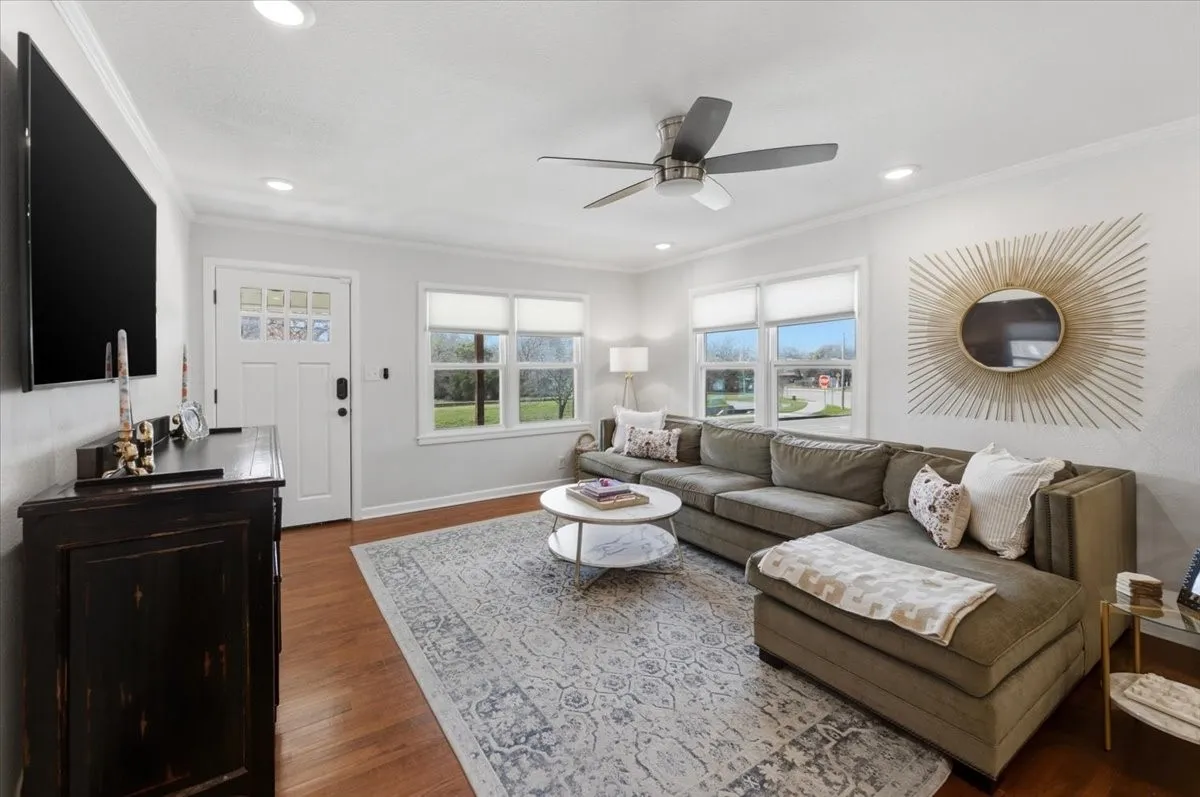 Single Family Residence For Sale in Tarrant County , 4755 Westcreek Drive, Fort Worth, Texas 76133, 3 Bedroom, 2 Bathroom, 2 Garage spaces, 1,364 Sqft, built in 1953, mls#21292912, Real Estate Agent in Fort Worth, Homes For Sale in Tarrant county, Homes For Sale in Fort Worth, Realtor in Fort Worth Texas, Real Estate Brokerage Independent Realty Texas, Luminita Cordes Realtor
