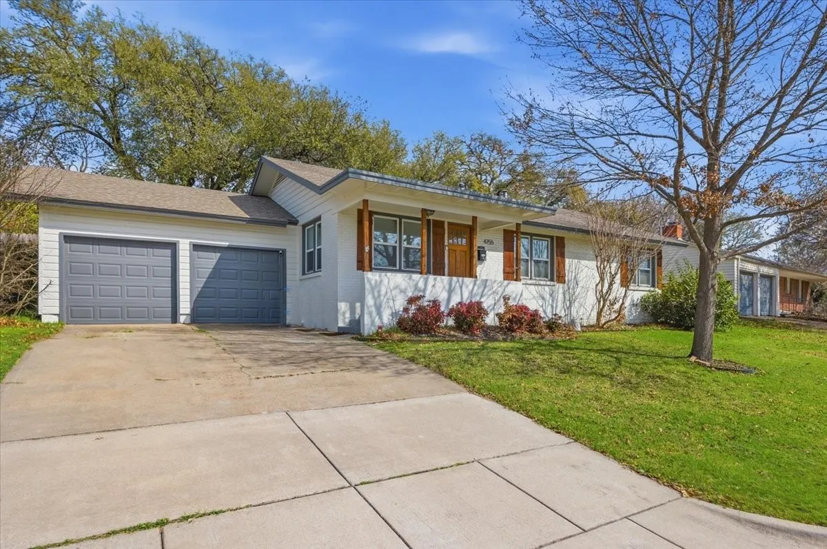 Single Family Residence For Sale in Tarrant County , 4755 Westcreek Drive, Fort Worth, Texas 76133, 3 Bedroom, 2 Bathroom, 2 Garage spaces, 1,364 Sqft, built in 1953, mls#21292912, Real Estate Agent in Fort Worth, Homes For Sale in Tarrant county, Homes For Sale in Fort Worth, Realtor in Fort Worth Texas, Real Estate Brokerage Independent Realty Texas, Luminita Cordes Realtor