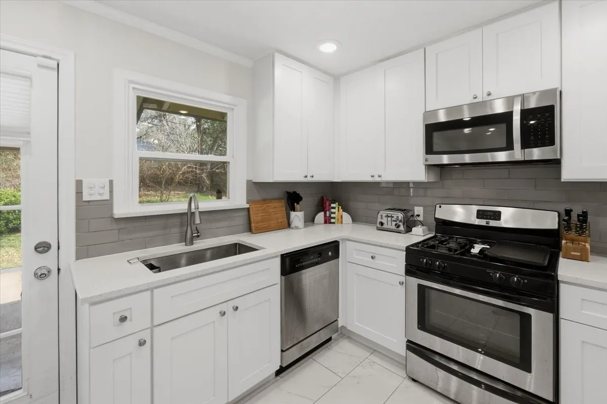 Single Family Residence For Sale in Tarrant County , 4755 Westcreek Drive, Fort Worth, Texas 76133, 3 Bedroom, 2 Bathroom, 2 Garage spaces, 1,364 Sqft, built in 1953, mls#21292912, Real Estate Agent in Fort Worth, Homes For Sale in Tarrant county, Homes For Sale in Fort Worth, Realtor in Fort Worth Texas, Real Estate Brokerage Independent Realty Texas, Luminita Cordes Realtor
