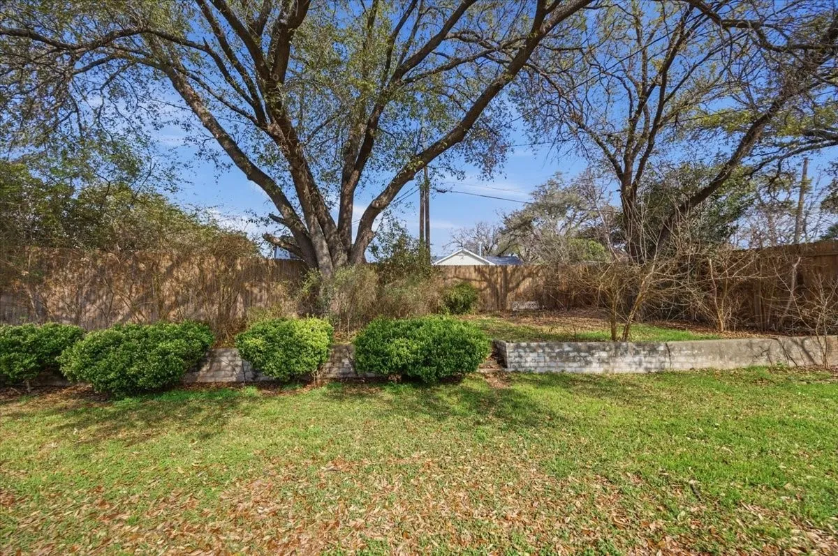 Single Family Residence For Sale in Tarrant County , 4755 Westcreek Drive, Fort Worth, Texas 76133, 3 Bedroom, 2 Bathroom, 2 Garage spaces, 1,364 Sqft, built in 1953, mls#21292912, Real Estate Agent in Fort Worth, Homes For Sale in Tarrant county, Homes For Sale in Fort Worth, Realtor in Fort Worth Texas, Real Estate Brokerage Independent Realty Texas, Luminita Cordes Realtor
