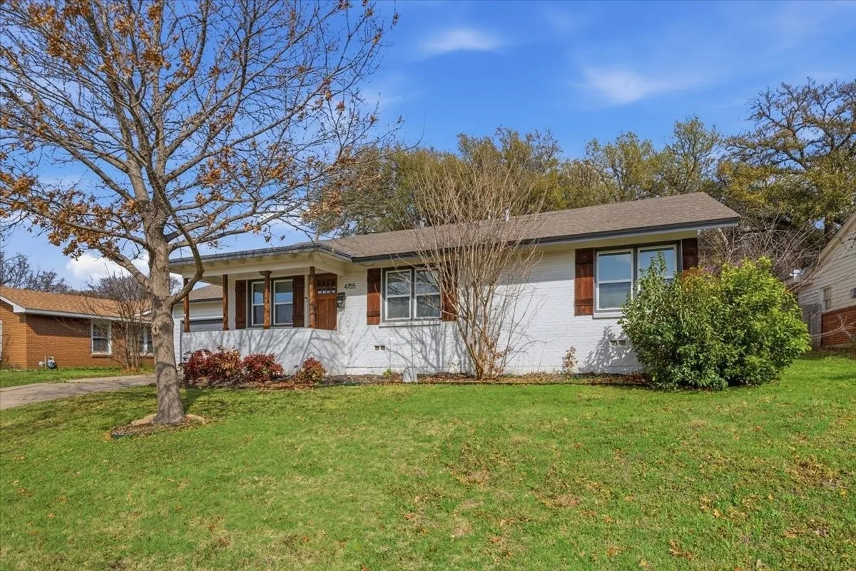 Single Family Residence For Sale in Tarrant County , 4755 Westcreek Drive, Fort Worth, Texas 76133, 3 Bedroom, 2 Bathroom, 2 Garage spaces, 1,364 Sqft, built in 1953, mls#21292912, Real Estate Agent in Fort Worth, Homes For Sale in Tarrant county, Homes For Sale in Fort Worth, Realtor in Fort Worth Texas, Real Estate Brokerage Independent Realty Texas, Luminita Cordes Realtor