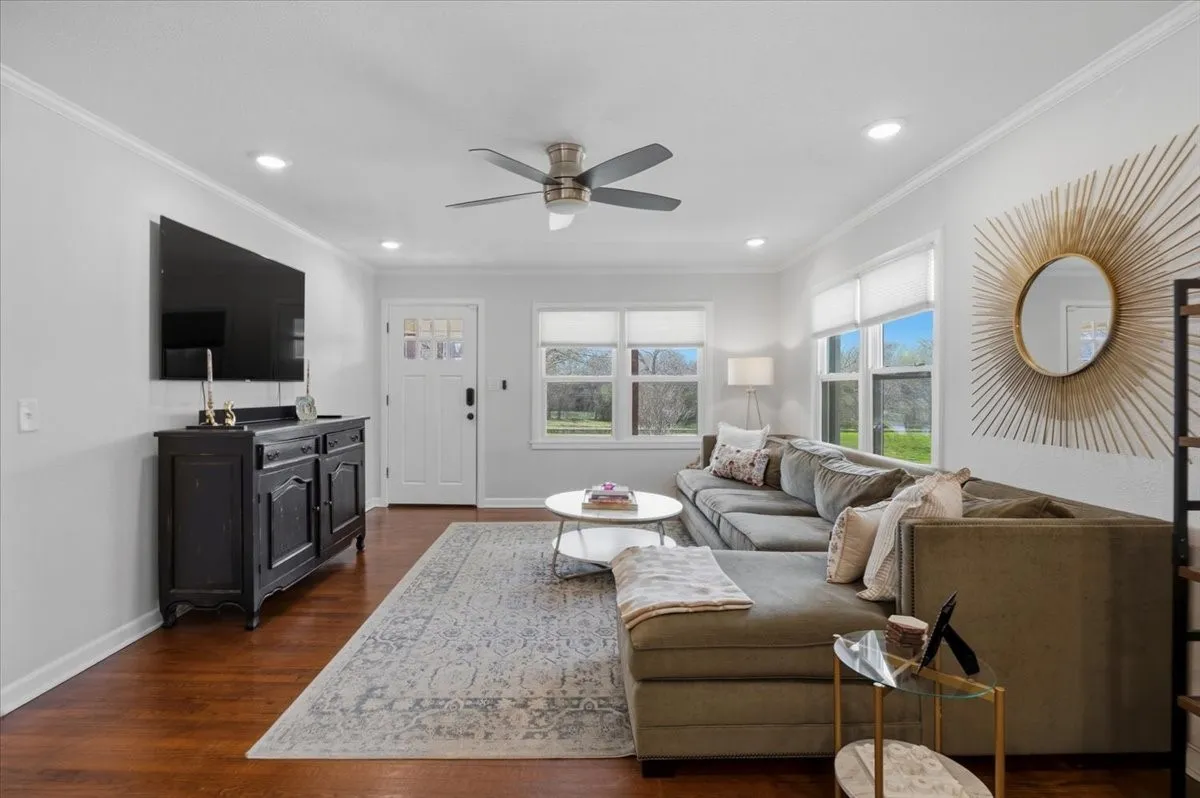 Single Family Residence For Sale in Tarrant County , 4755 Westcreek Drive, Fort Worth, Texas 76133, 3 Bedroom, 2 Bathroom, 2 Garage spaces, 1,364 Sqft, built in 1953, mls#21292912, Real Estate Agent in Fort Worth, Homes For Sale in Tarrant county, Homes For Sale in Fort Worth, Realtor in Fort Worth Texas, Real Estate Brokerage Independent Realty Texas, Luminita Cordes Realtor