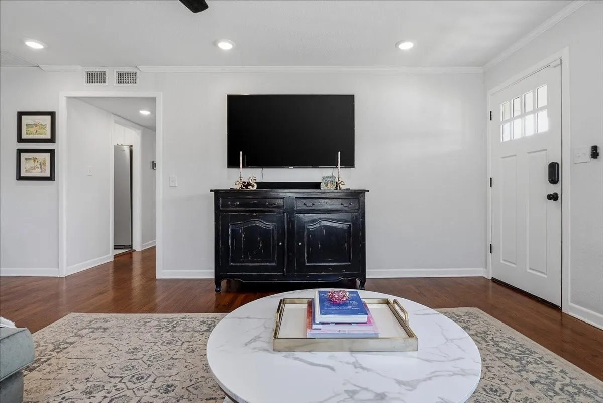Single Family Residence For Sale in Tarrant County , 4755 Westcreek Drive, Fort Worth, Texas 76133, 3 Bedroom, 2 Bathroom, 2 Garage spaces, 1,364 Sqft, built in 1953, mls#21292912, Real Estate Agent in Fort Worth, Homes For Sale in Tarrant county, Homes For Sale in Fort Worth, Realtor in Fort Worth Texas, Real Estate Brokerage Independent Realty Texas, Luminita Cordes Realtor