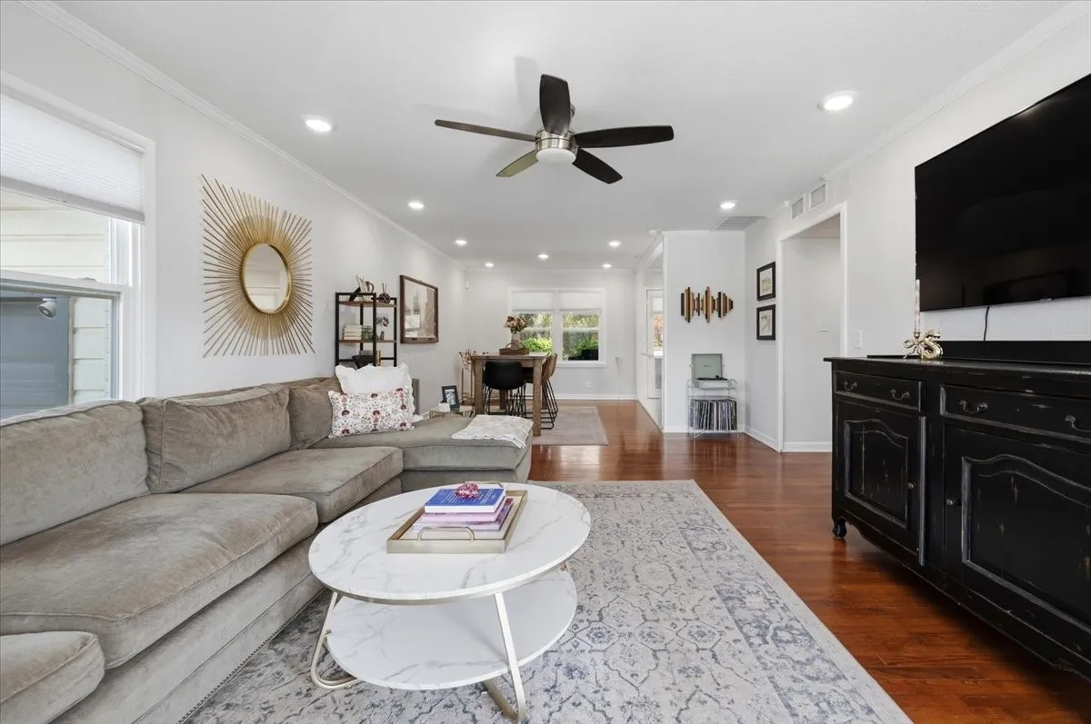 Single Family Residence For Sale in Tarrant County , 4755 Westcreek Drive, Fort Worth, Texas 76133, 3 Bedroom, 2 Bathroom, 2 Garage spaces, 1,364 Sqft, built in 1953, mls#21292912, Real Estate Agent in Fort Worth, Homes For Sale in Tarrant county, Homes For Sale in Fort Worth, Realtor in Fort Worth Texas, Real Estate Brokerage Independent Realty Texas, Luminita Cordes Realtor