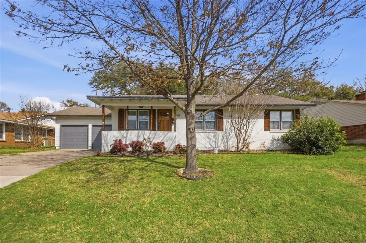 Single Family Residence For Sale in Tarrant County , 4755 Westcreek Drive, Fort Worth, Texas 76133, 3 Bedroom, 2 Bathroom, 2 Garage spaces, 1,364 Sqft, built in 1953, mls#21292912, Real Estate Agent in Fort Worth, Homes For Sale in Tarrant county, Homes For Sale in Fort Worth, Realtor in Fort Worth Texas, Real Estate Brokerage Independent Realty Texas, Luminita Cordes Realtor