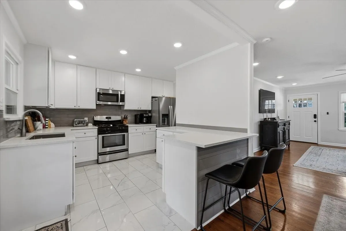 Single Family Residence For Sale in Tarrant County , 4755 Westcreek Drive, Fort Worth, Texas 76133, 3 Bedroom, 2 Bathroom, 2 Garage spaces, 1,364 Sqft, built in 1953, mls#21292912, Real Estate Agent in Fort Worth, Homes For Sale in Tarrant county, Homes For Sale in Fort Worth, Realtor in Fort Worth Texas, Real Estate Brokerage Independent Realty Texas, Luminita Cordes Realtor