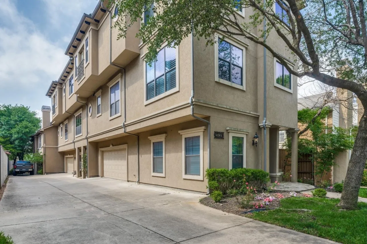 Townhouse For Sale in Dallas County , 6220 Oram Street B, Dallas, Texas 75214, 3 Bedroom, 4 Bathroom, 2 Garage spaces, 2,336 Sqft, built in 2007, Price $669,000, mls#21292678, Real Estate Agent in Dallas, Homes For Sale in Dallas county, Homes For Sale in Dallas, Realtor in Dallas Texas, Real Estate Brokerage Independent Realty Texas, Luminita Cordes Realtor