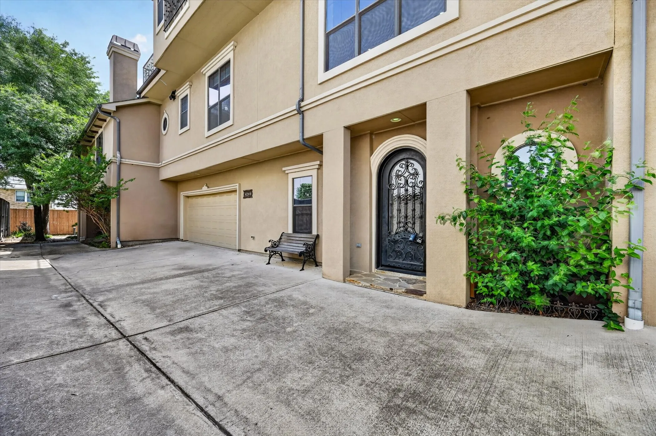 Townhouse For Sale in Dallas County , 6220 Oram Street B, Dallas, Texas 75214, 3 Bedroom, 4 Bathroom, 2 Garage spaces, 2,336 Sqft, built in 2007, Price $669,000, mls#21292678, Real Estate Agent in Dallas, Homes For Sale in Dallas county, Homes For Sale in Dallas, Realtor in Dallas Texas, Real Estate Brokerage Independent Realty Texas, Luminita Cordes Realtor