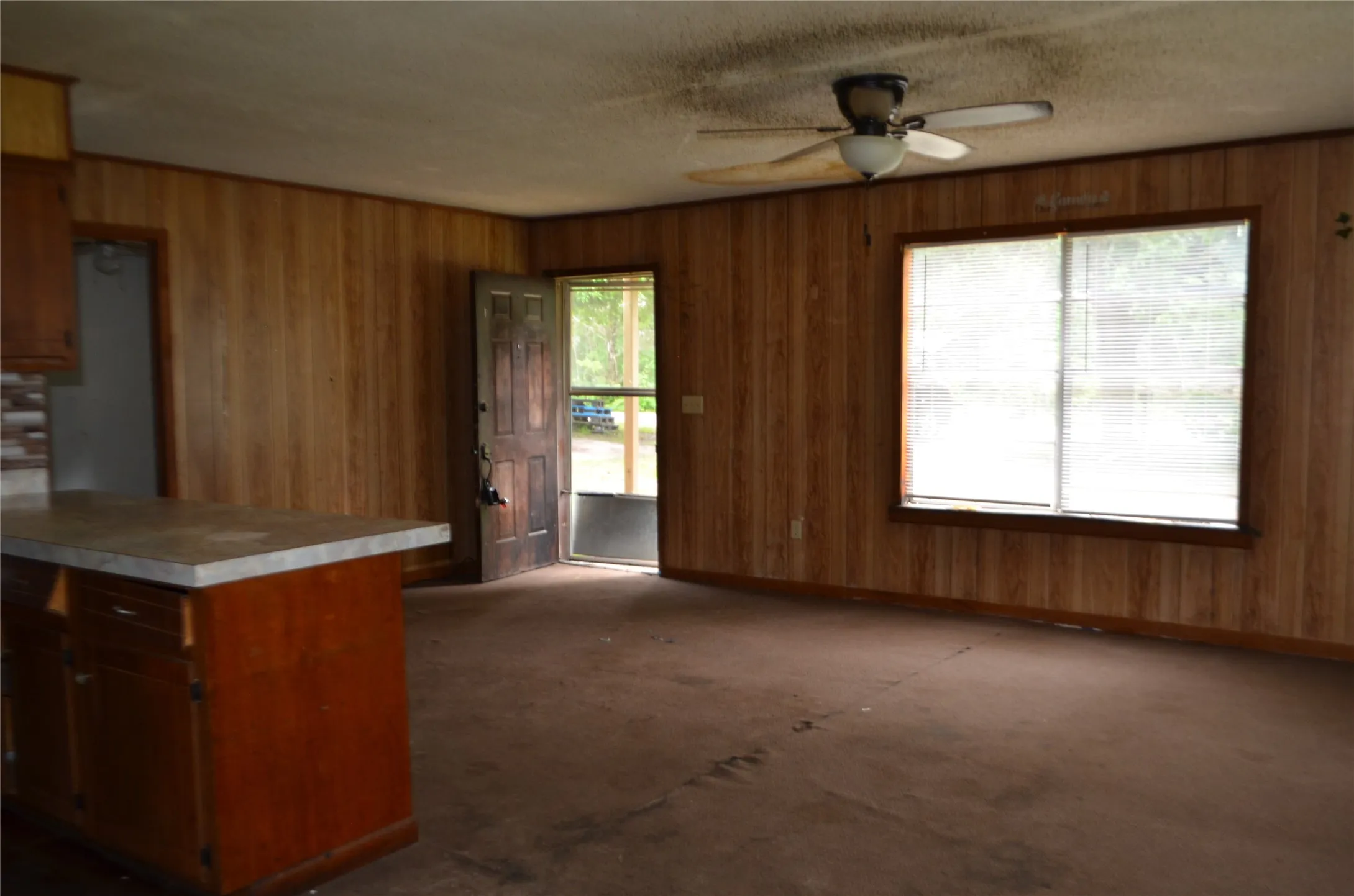 Single Family Residence For Sale in Smith County , 1508 Hwy 135, Overton, Texas 75684, 2 Bedroom, 2 Bathroom, Garage spaces, 1,632 Sqft, built in 1930, mls#21284529, Real Estate Agent in Overton, Homes For Sale in Smith county, Homes For Sale in Overton, Realtor in Overton Texas, Real Estate Brokerage Independent Realty Texas, Luminita Cordes Realtor