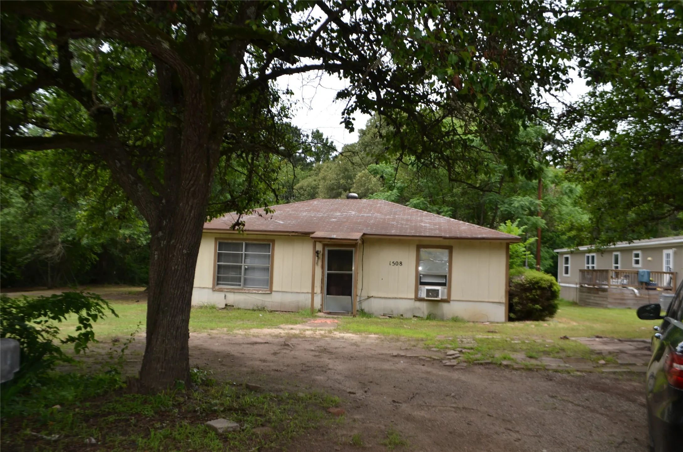 Single Family Residence For Sale in Smith County , 1508 Hwy 135, Overton, Texas 75684, 2 Bedroom, 2 Bathroom, Garage spaces, 1,632 Sqft, built in 1930, mls#21284529, Real Estate Agent in Overton, Homes For Sale in Smith county, Homes For Sale in Overton, Realtor in Overton Texas, Real Estate Brokerage Independent Realty Texas, Luminita Cordes Realtor