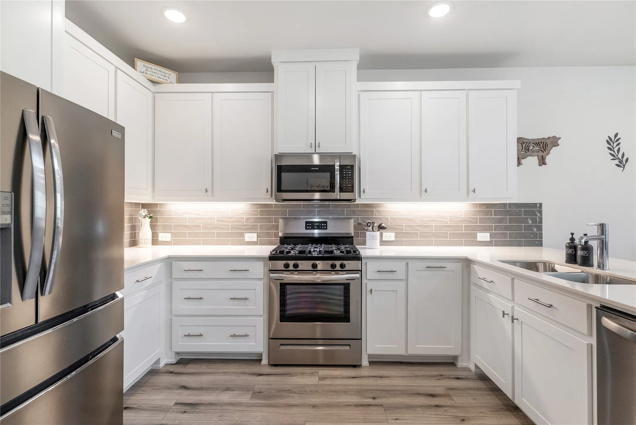 Townhouse For Sale in Denton County , 413 Parkside Drive, Argyle, Texas 76226, 2 Bedroom, 3 Bathroom, 2 Garage spaces, 1,509 Sqft, built in 2023, mls#21289853, Real Estate Agent in Argyle, Homes For Sale in Denton county, Homes For Sale in Argyle, Realtor in Argyle Texas, Real Estate Brokerage Independent Realty Texas, Luminita Cordes Realtor