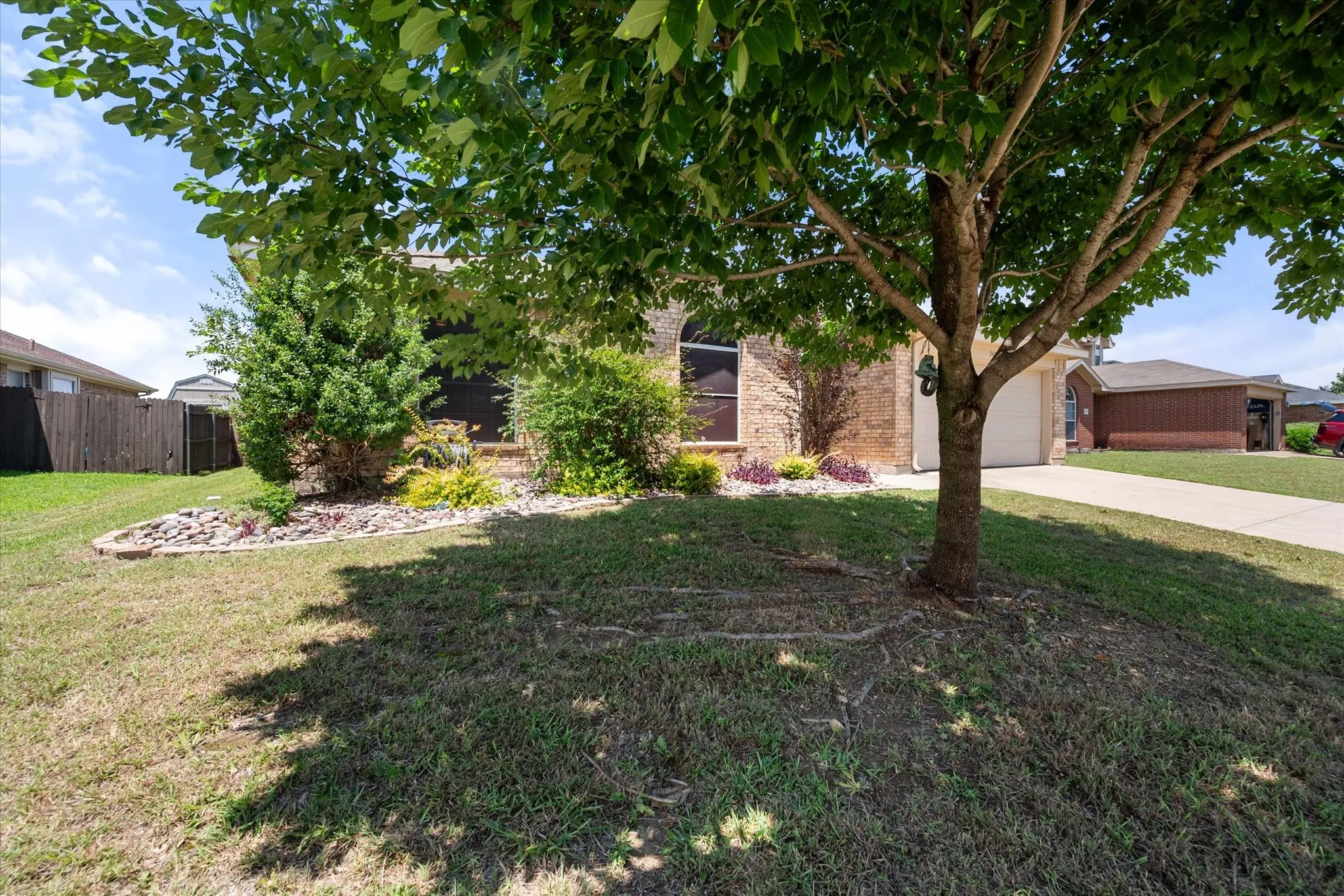 Single Family Residence For Sale in Ellis County , 3429 Newgate Street, Midlothian, Texas 76065, 4 Bedroom, 2 Bathroom, 2 Garage spaces, 1,818 Sqft, built in 2003, mls#21292923, Real Estate Agent in Midlothian, Homes For Sale in Ellis county, Homes For Sale in Midlothian, Realtor in Midlothian Texas, Real Estate Brokerage Independent Realty Texas, Luminita Cordes Realtor