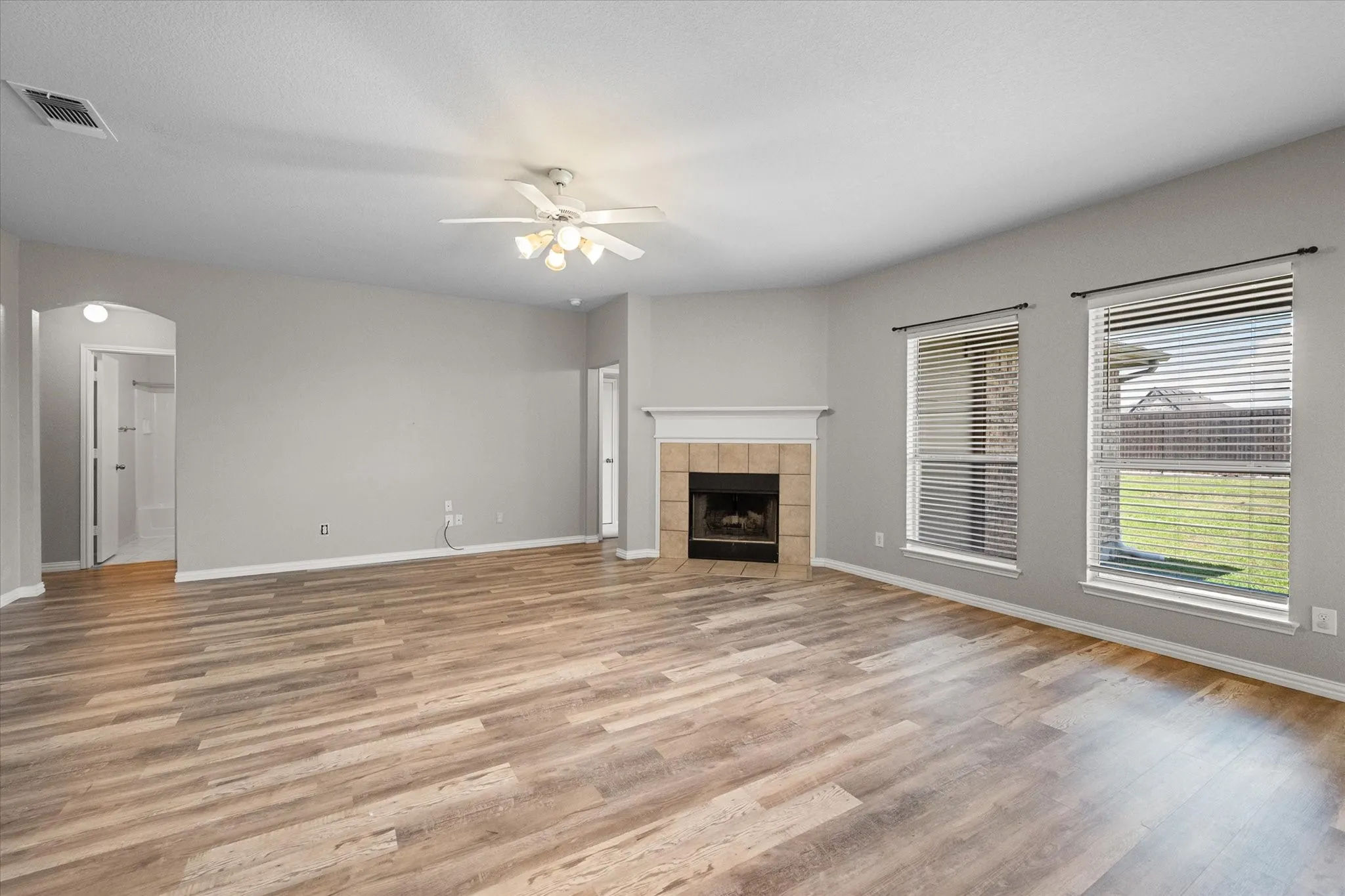 Single Family Residence For Sale in Ellis County , 3429 Newgate Street, Midlothian, Texas 76065, 4 Bedroom, 2 Bathroom, 2 Garage spaces, 1,818 Sqft, built in 2003, mls#21292923, Real Estate Agent in Midlothian, Homes For Sale in Ellis county, Homes For Sale in Midlothian, Realtor in Midlothian Texas, Real Estate Brokerage Independent Realty Texas, Luminita Cordes Realtor
