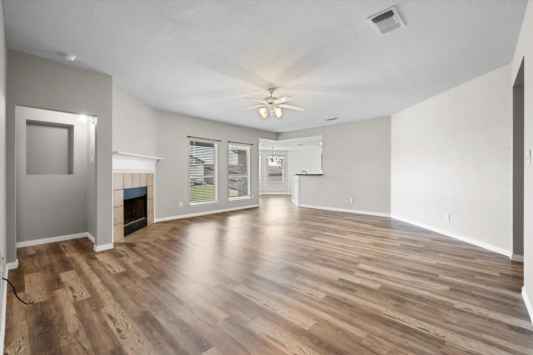 Single Family Residence For Sale in Ellis County , 3429 Newgate Street, Midlothian, Texas 76065, 4 Bedroom, 2 Bathroom, 2 Garage spaces, 1,818 Sqft, built in 2003, mls#21292923, Real Estate Agent in Midlothian, Homes For Sale in Ellis county, Homes For Sale in Midlothian, Realtor in Midlothian Texas, Real Estate Brokerage Independent Realty Texas, Luminita Cordes Realtor