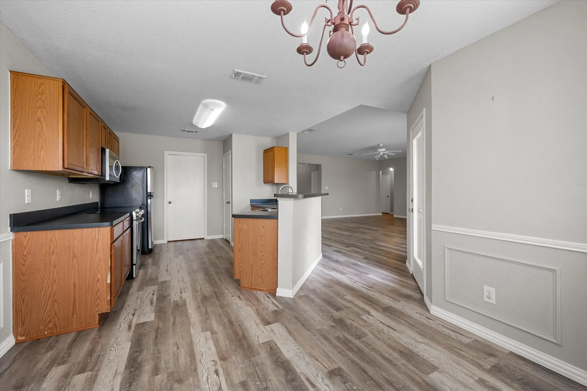 Single Family Residence For Sale in Ellis County , 3429 Newgate Street, Midlothian, Texas 76065, 4 Bedroom, 2 Bathroom, 2 Garage spaces, 1,818 Sqft, built in 2003, mls#21292923, Real Estate Agent in Midlothian, Homes For Sale in Ellis county, Homes For Sale in Midlothian, Realtor in Midlothian Texas, Real Estate Brokerage Independent Realty Texas, Luminita Cordes Realtor
