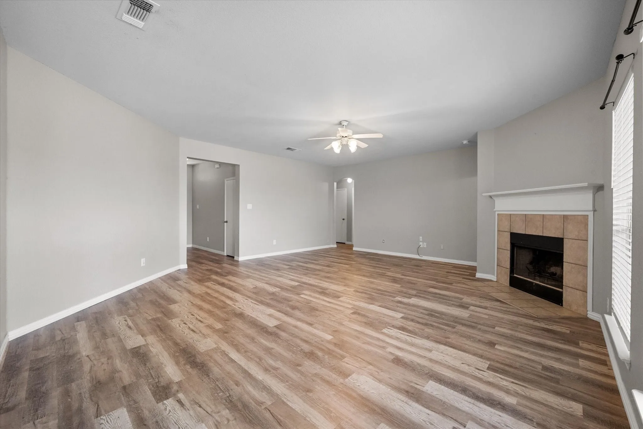 Single Family Residence For Sale in Ellis County , 3429 Newgate Street, Midlothian, Texas 76065, 4 Bedroom, 2 Bathroom, 2 Garage spaces, 1,818 Sqft, built in 2003, mls#21292923, Real Estate Agent in Midlothian, Homes For Sale in Ellis county, Homes For Sale in Midlothian, Realtor in Midlothian Texas, Real Estate Brokerage Independent Realty Texas, Luminita Cordes Realtor
