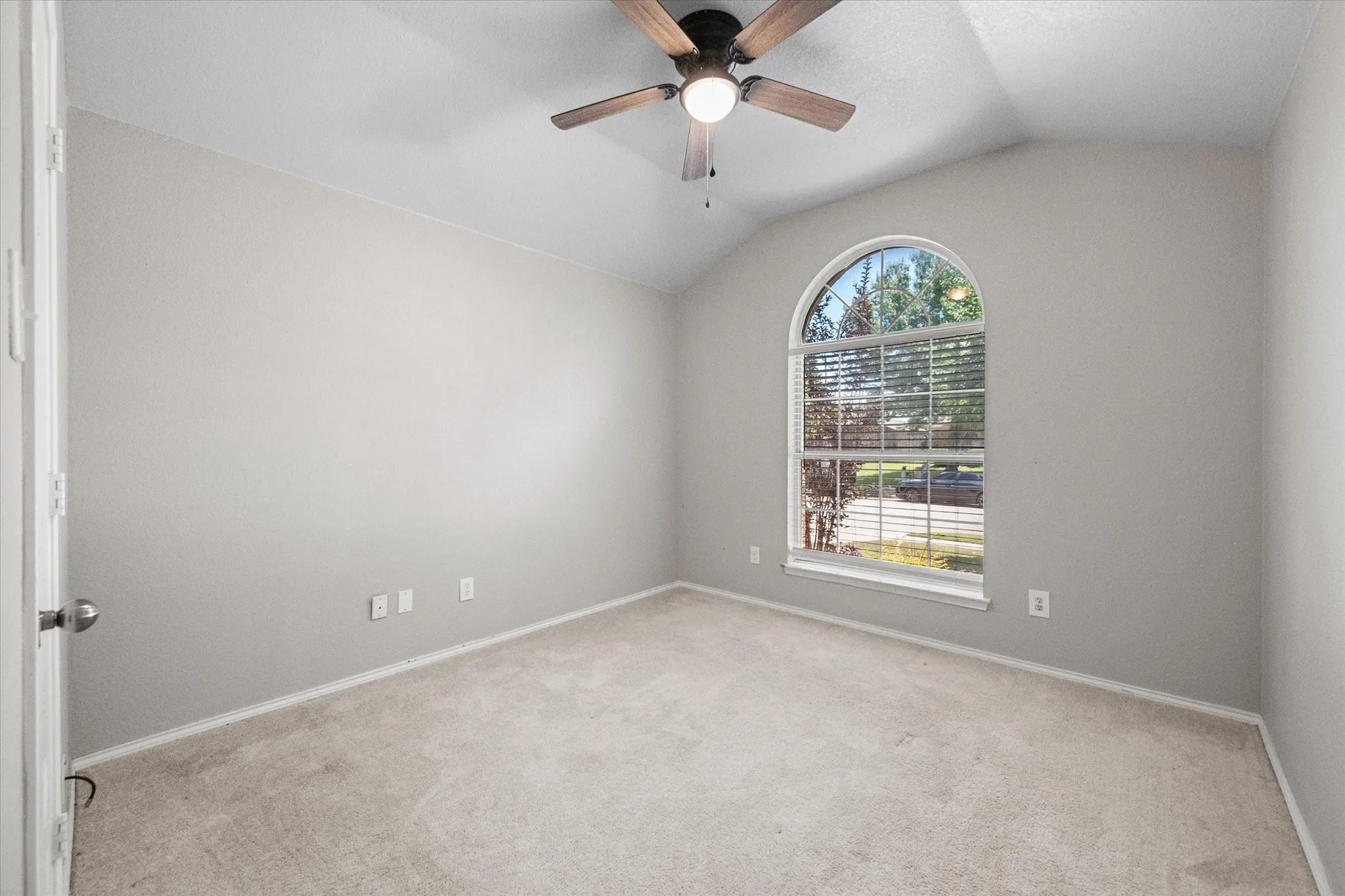 Single Family Residence For Sale in Ellis County , 3429 Newgate Street, Midlothian, Texas 76065, 4 Bedroom, 2 Bathroom, 2 Garage spaces, 1,818 Sqft, built in 2003, mls#21292923, Real Estate Agent in Midlothian, Homes For Sale in Ellis county, Homes For Sale in Midlothian, Realtor in Midlothian Texas, Real Estate Brokerage Independent Realty Texas, Luminita Cordes Realtor