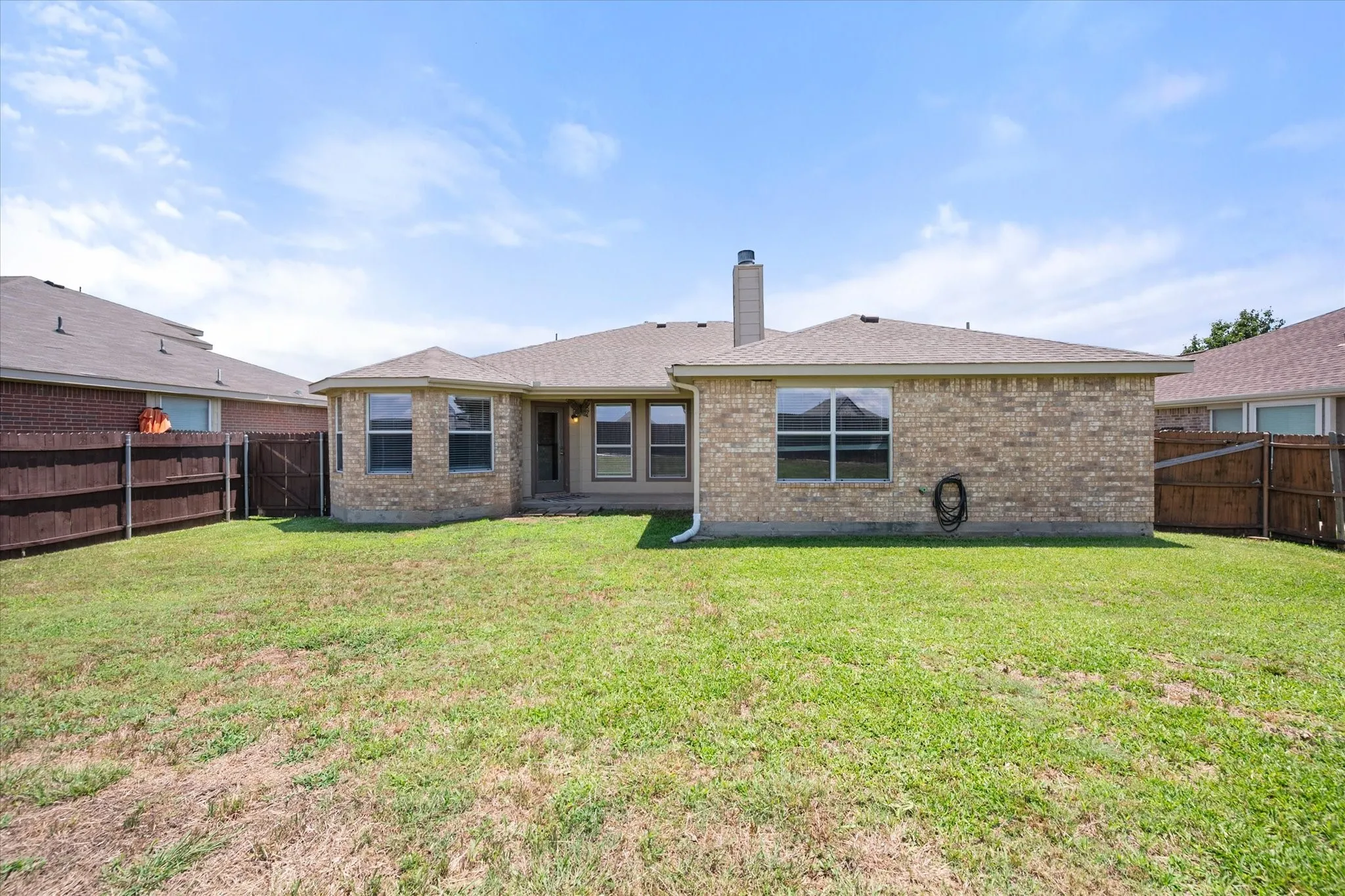 Single Family Residence For Sale in Ellis County , 3429 Newgate Street, Midlothian, Texas 76065, 4 Bedroom, 2 Bathroom, 2 Garage spaces, 1,818 Sqft, built in 2003, mls#21292923, Real Estate Agent in Midlothian, Homes For Sale in Ellis county, Homes For Sale in Midlothian, Realtor in Midlothian Texas, Real Estate Brokerage Independent Realty Texas, Luminita Cordes Realtor