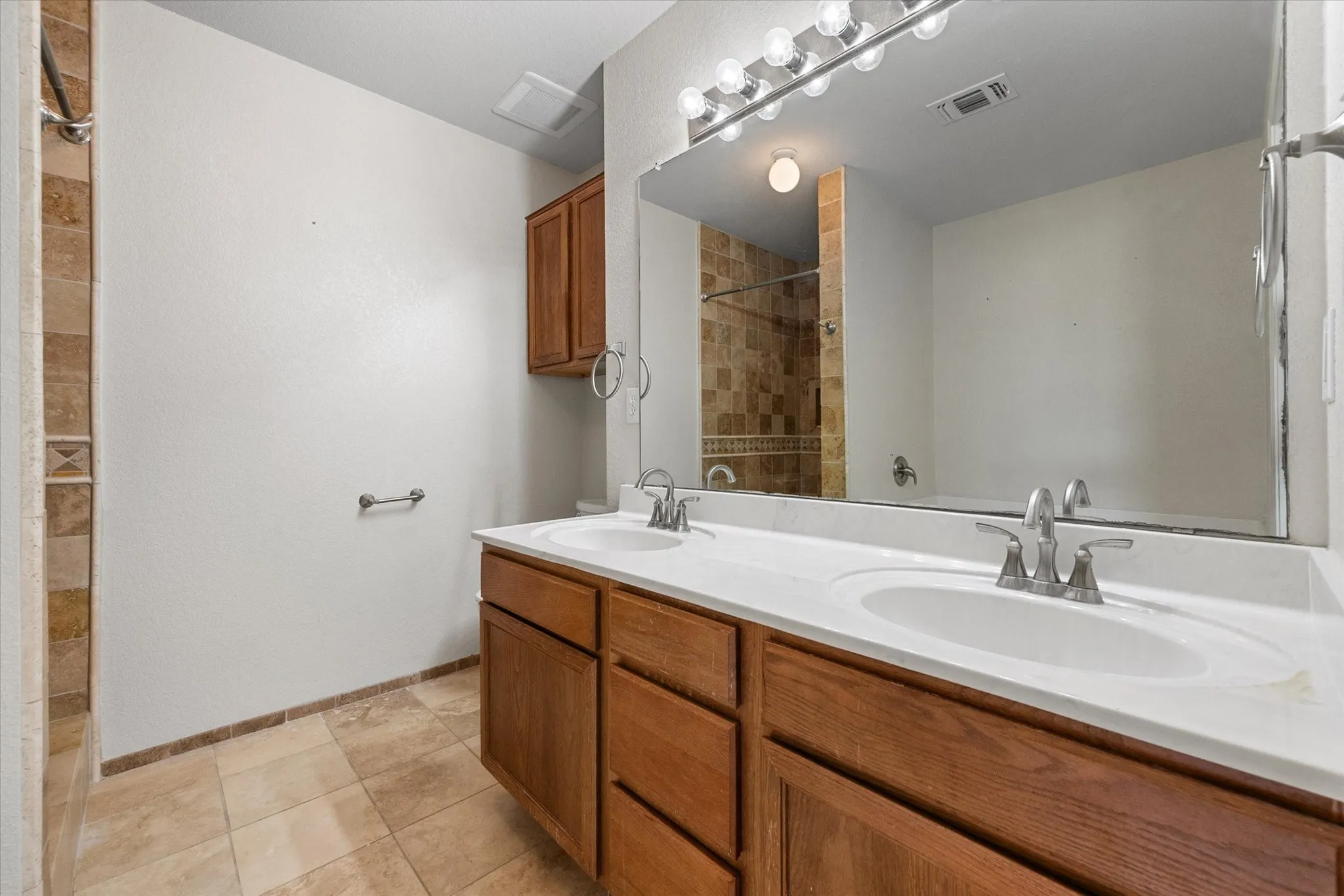 Single Family Residence For Sale in Ellis County , 3429 Newgate Street, Midlothian, Texas 76065, 4 Bedroom, 2 Bathroom, 2 Garage spaces, 1,818 Sqft, built in 2003, mls#21292923, Real Estate Agent in Midlothian, Homes For Sale in Ellis county, Homes For Sale in Midlothian, Realtor in Midlothian Texas, Real Estate Brokerage Independent Realty Texas, Luminita Cordes Realtor