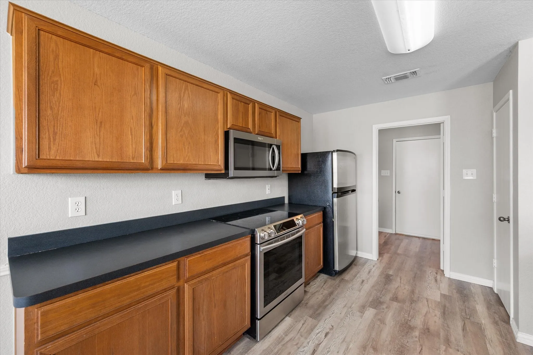 Single Family Residence For Sale in Ellis County , 3429 Newgate Street, Midlothian, Texas 76065, 4 Bedroom, 2 Bathroom, 2 Garage spaces, 1,818 Sqft, built in 2003, mls#21292923, Real Estate Agent in Midlothian, Homes For Sale in Ellis county, Homes For Sale in Midlothian, Realtor in Midlothian Texas, Real Estate Brokerage Independent Realty Texas, Luminita Cordes Realtor