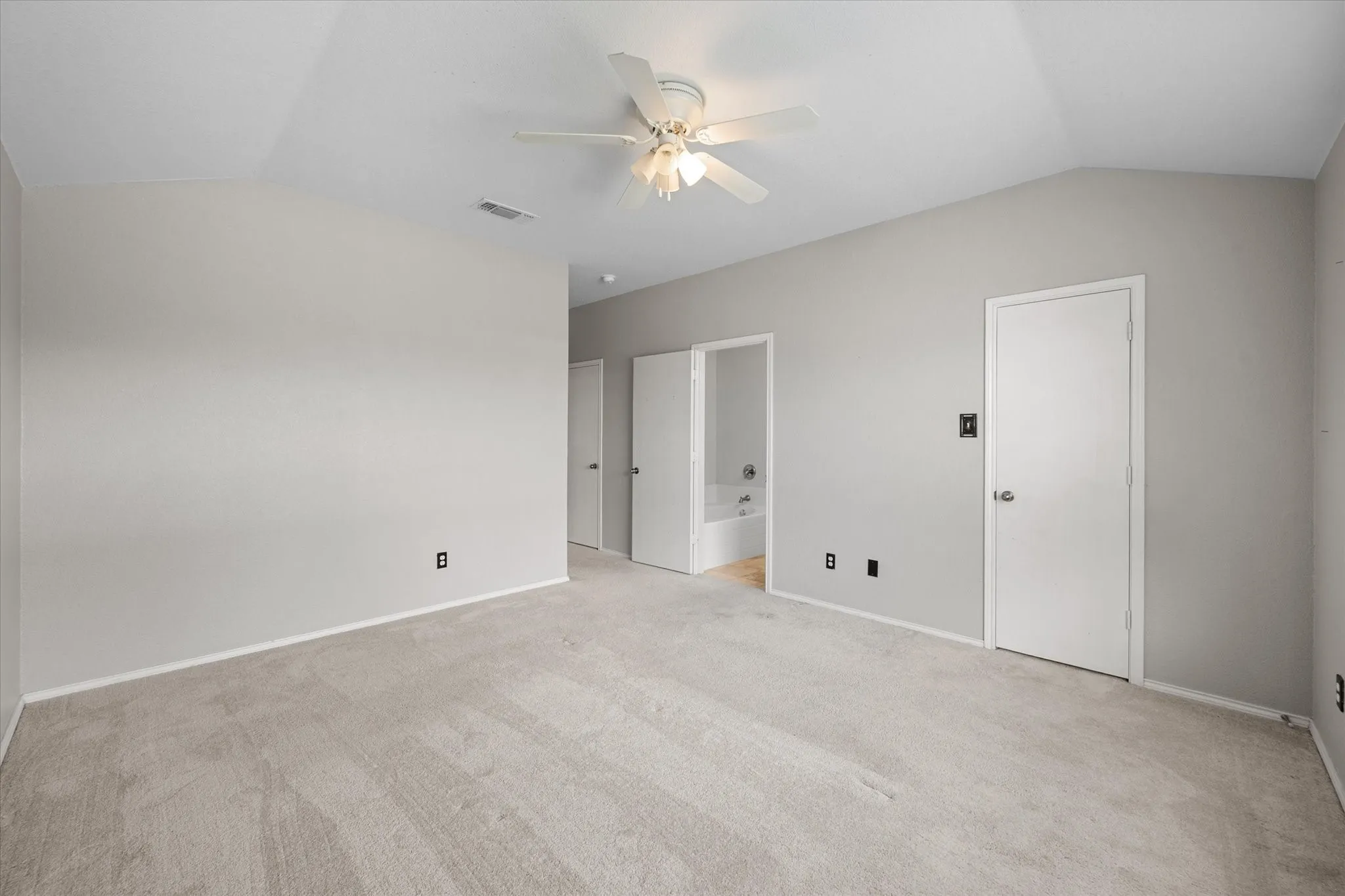 Single Family Residence For Sale in Ellis County , 3429 Newgate Street, Midlothian, Texas 76065, 4 Bedroom, 2 Bathroom, 2 Garage spaces, 1,818 Sqft, built in 2003, mls#21292923, Real Estate Agent in Midlothian, Homes For Sale in Ellis county, Homes For Sale in Midlothian, Realtor in Midlothian Texas, Real Estate Brokerage Independent Realty Texas, Luminita Cordes Realtor