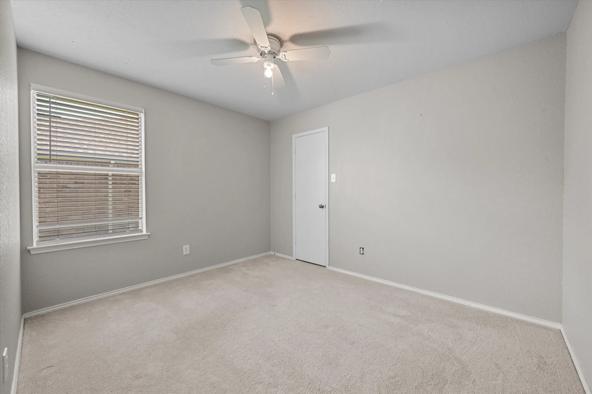 Single Family Residence For Sale in Ellis County , 3429 Newgate Street, Midlothian, Texas 76065, 4 Bedroom, 2 Bathroom, 2 Garage spaces, 1,818 Sqft, built in 2003, mls#21292923, Real Estate Agent in Midlothian, Homes For Sale in Ellis county, Homes For Sale in Midlothian, Realtor in Midlothian Texas, Real Estate Brokerage Independent Realty Texas, Luminita Cordes Realtor