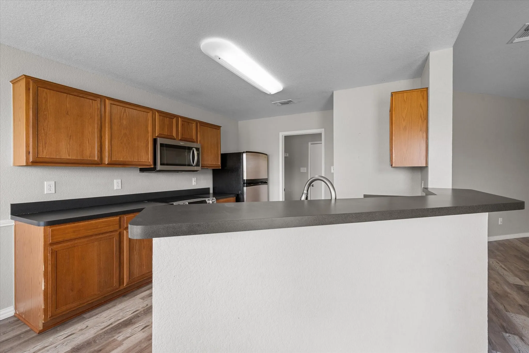 Single Family Residence For Sale in Ellis County , 3429 Newgate Street, Midlothian, Texas 76065, 4 Bedroom, 2 Bathroom, 2 Garage spaces, 1,818 Sqft, built in 2003, mls#21292923, Real Estate Agent in Midlothian, Homes For Sale in Ellis county, Homes For Sale in Midlothian, Realtor in Midlothian Texas, Real Estate Brokerage Independent Realty Texas, Luminita Cordes Realtor