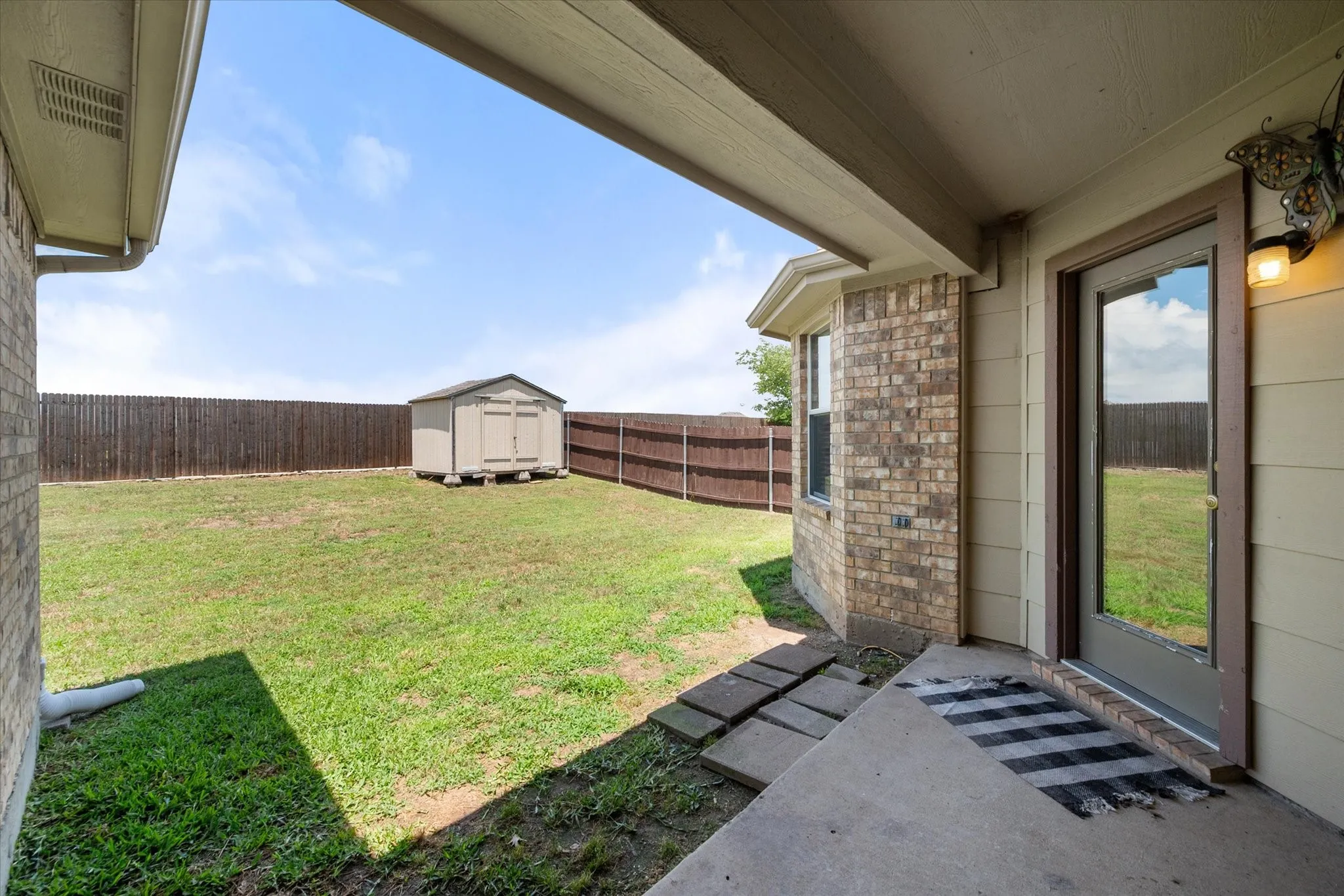 Single Family Residence For Sale in Ellis County , 3429 Newgate Street, Midlothian, Texas 76065, 4 Bedroom, 2 Bathroom, 2 Garage spaces, 1,818 Sqft, built in 2003, mls#21292923, Real Estate Agent in Midlothian, Homes For Sale in Ellis county, Homes For Sale in Midlothian, Realtor in Midlothian Texas, Real Estate Brokerage Independent Realty Texas, Luminita Cordes Realtor