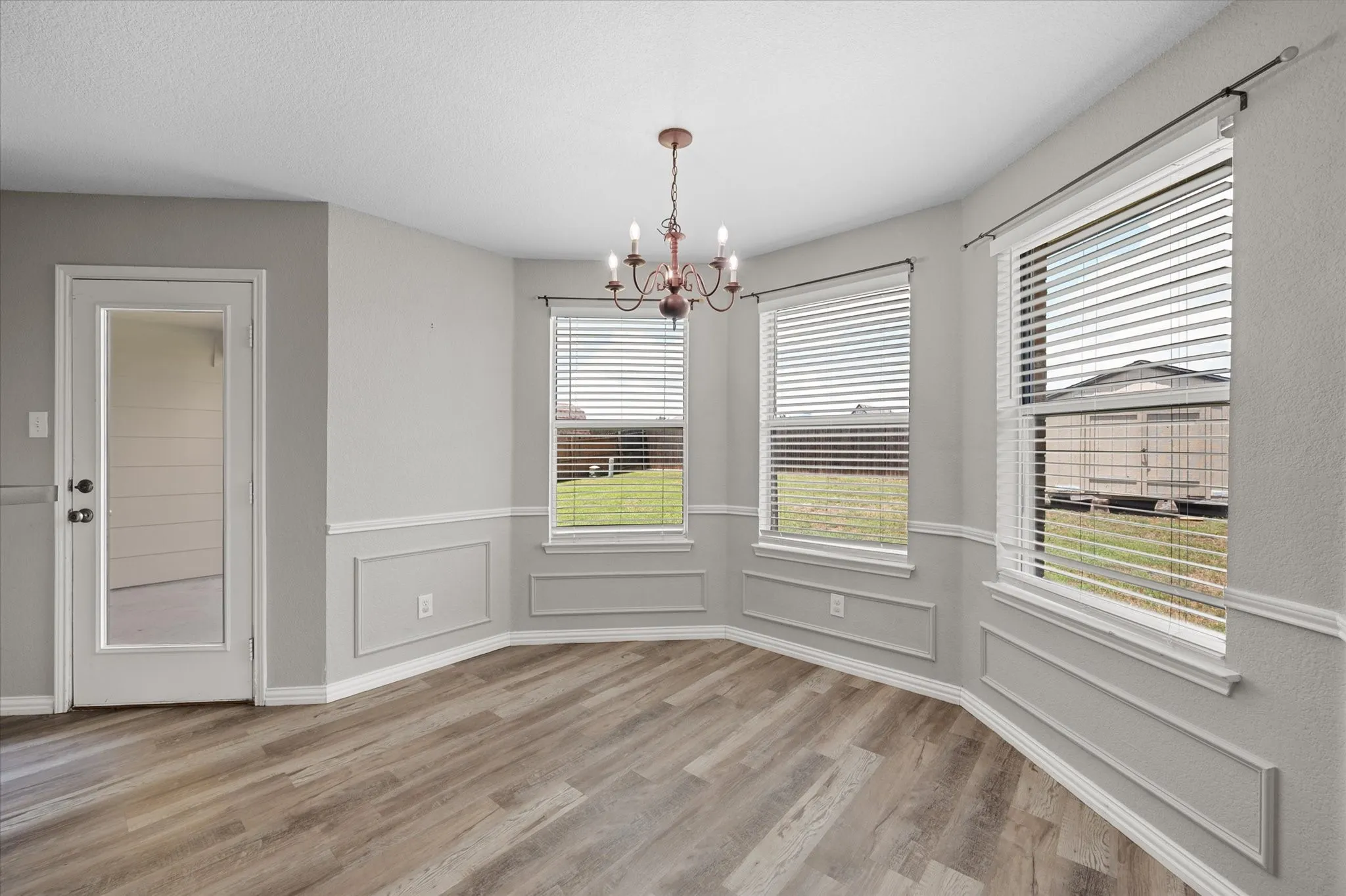 Single Family Residence For Sale in Ellis County , 3429 Newgate Street, Midlothian, Texas 76065, 4 Bedroom, 2 Bathroom, 2 Garage spaces, 1,818 Sqft, built in 2003, mls#21292923, Real Estate Agent in Midlothian, Homes For Sale in Ellis county, Homes For Sale in Midlothian, Realtor in Midlothian Texas, Real Estate Brokerage Independent Realty Texas, Luminita Cordes Realtor