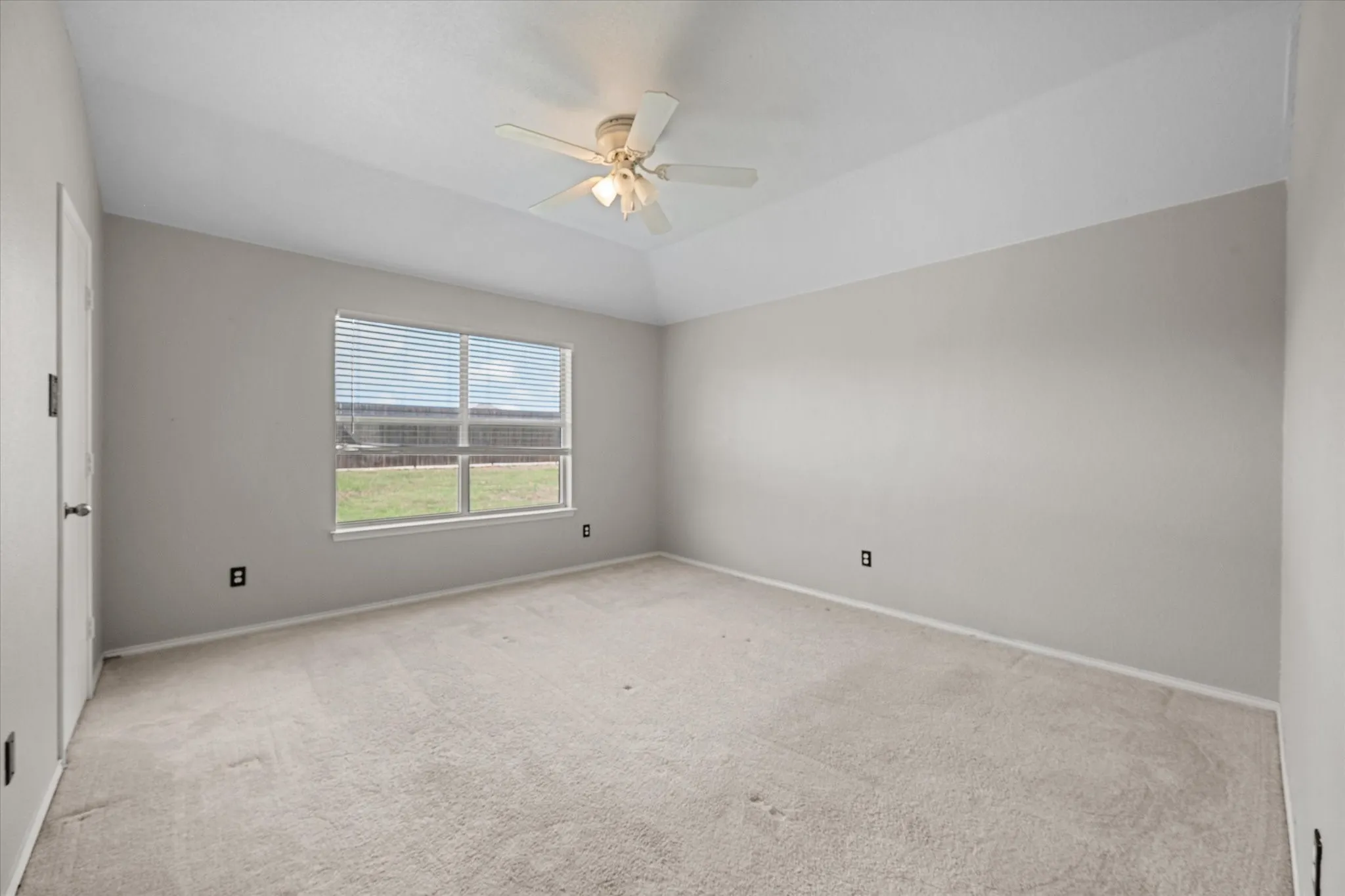 Single Family Residence For Sale in Ellis County , 3429 Newgate Street, Midlothian, Texas 76065, 4 Bedroom, 2 Bathroom, 2 Garage spaces, 1,818 Sqft, built in 2003, mls#21292923, Real Estate Agent in Midlothian, Homes For Sale in Ellis county, Homes For Sale in Midlothian, Realtor in Midlothian Texas, Real Estate Brokerage Independent Realty Texas, Luminita Cordes Realtor