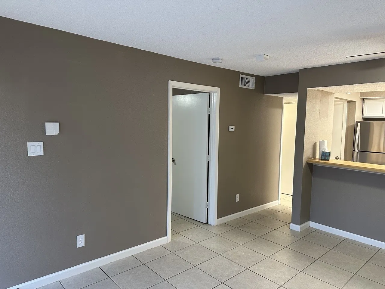 Condominium For Rent in Dallas County , 6108 Abrams Road 107, Dallas, Texas 75231, 1 Bedroom, 1 Bathroom, Garage spaces, 600 Sqft, built in 2005, Price $950, mls#21292924, Real Estate Agent in Dallas, Homes For Rent in Dallas county, Homes For Rent in Dallas, Realtor in Dallas Texas, Real Estate Brokerage Independent Realty Texas, Luminita Cordes Realtor