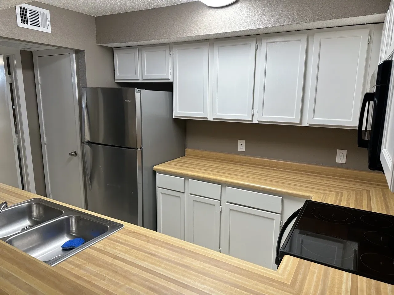Condominium For Rent in Dallas County , 6108 Abrams Road 107, Dallas, Texas 75231, 1 Bedroom, 1 Bathroom, Garage spaces, 600 Sqft, built in 2005, Price $950, mls#21292924, Real Estate Agent in Dallas, Homes For Rent in Dallas county, Homes For Rent in Dallas, Realtor in Dallas Texas, Real Estate Brokerage Independent Realty Texas, Luminita Cordes Realtor