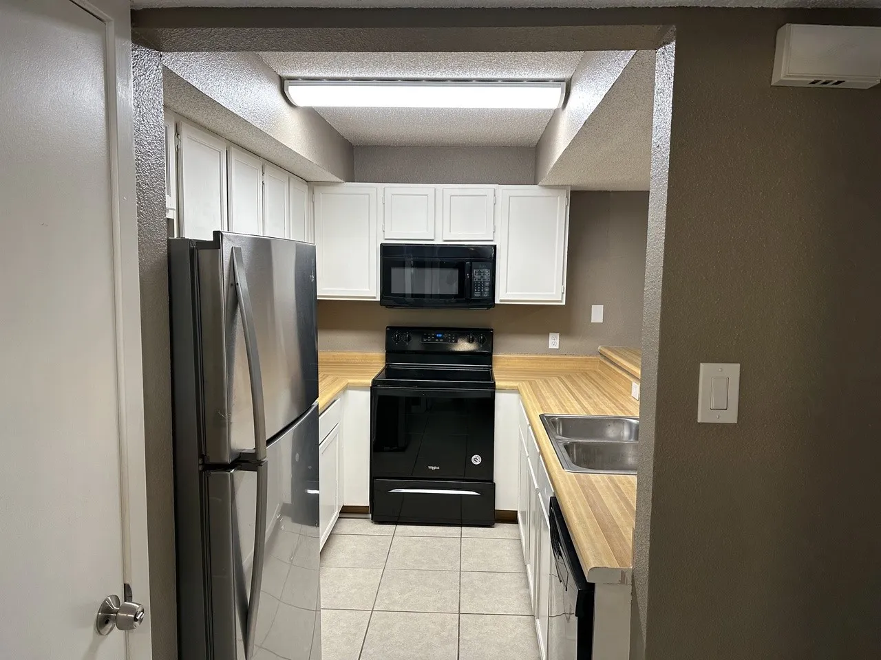 Condominium For Rent in Dallas County , 6108 Abrams Road 107, Dallas, Texas 75231, 1 Bedroom, 1 Bathroom, Garage spaces, 600 Sqft, built in 2005, Price $950, mls#21292924, Real Estate Agent in Dallas, Homes For Rent in Dallas county, Homes For Rent in Dallas, Realtor in Dallas Texas, Real Estate Brokerage Independent Realty Texas, Luminita Cordes Realtor