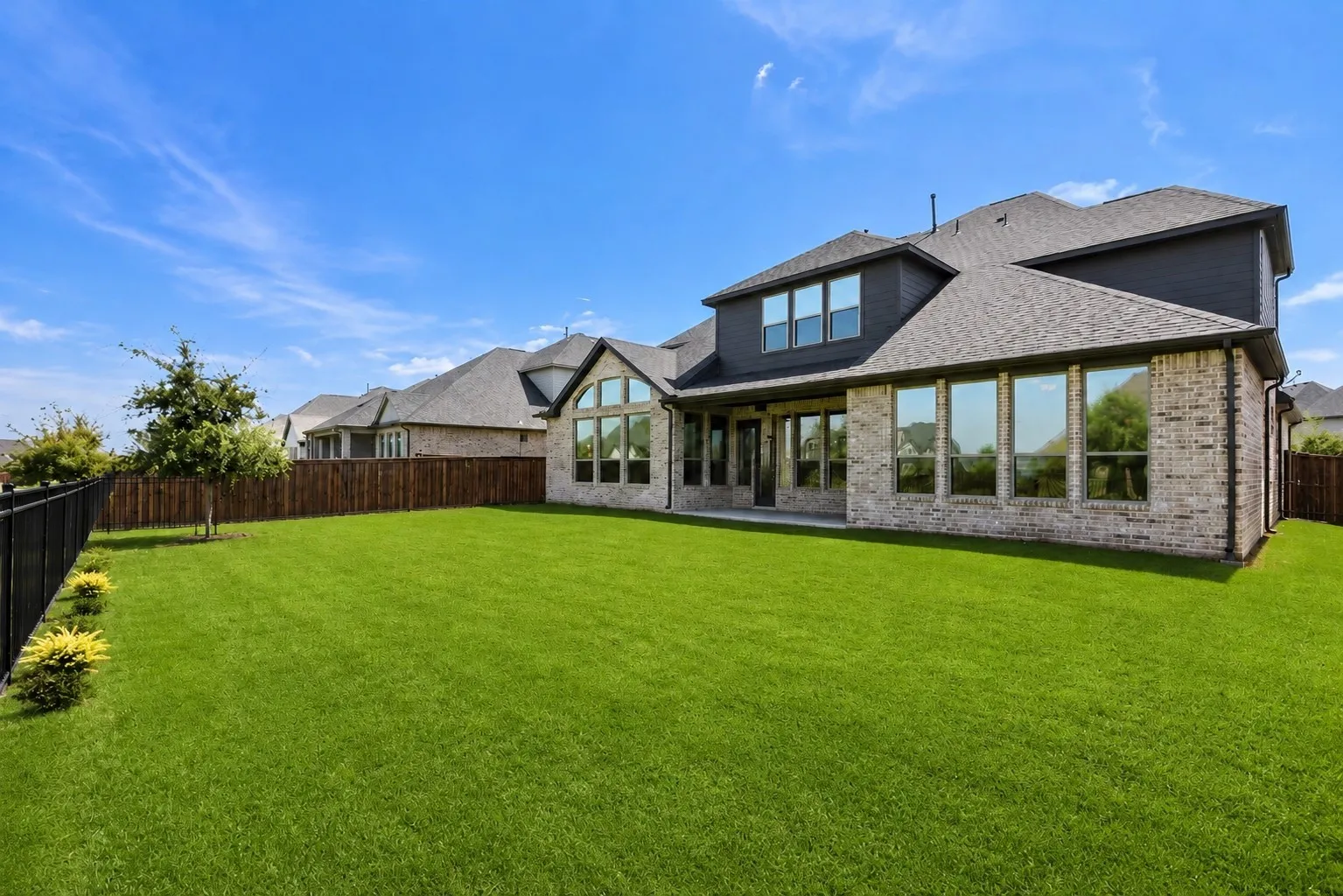 Single Family Residence For Sale in Collin County , 3395 Waverly Drive, Celina, Texas 75009, 5 Bedroom, 5 Bathroom, 3 Garage spaces, 4,215 Sqft, built in 2016, mls#21292411, Real Estate Agent in Celina, Homes For Sale in Collin county, Homes For Sale in Celina, Realtor in Celina Texas, Real Estate Brokerage Independent Realty Texas, Luminita Cordes Realtor